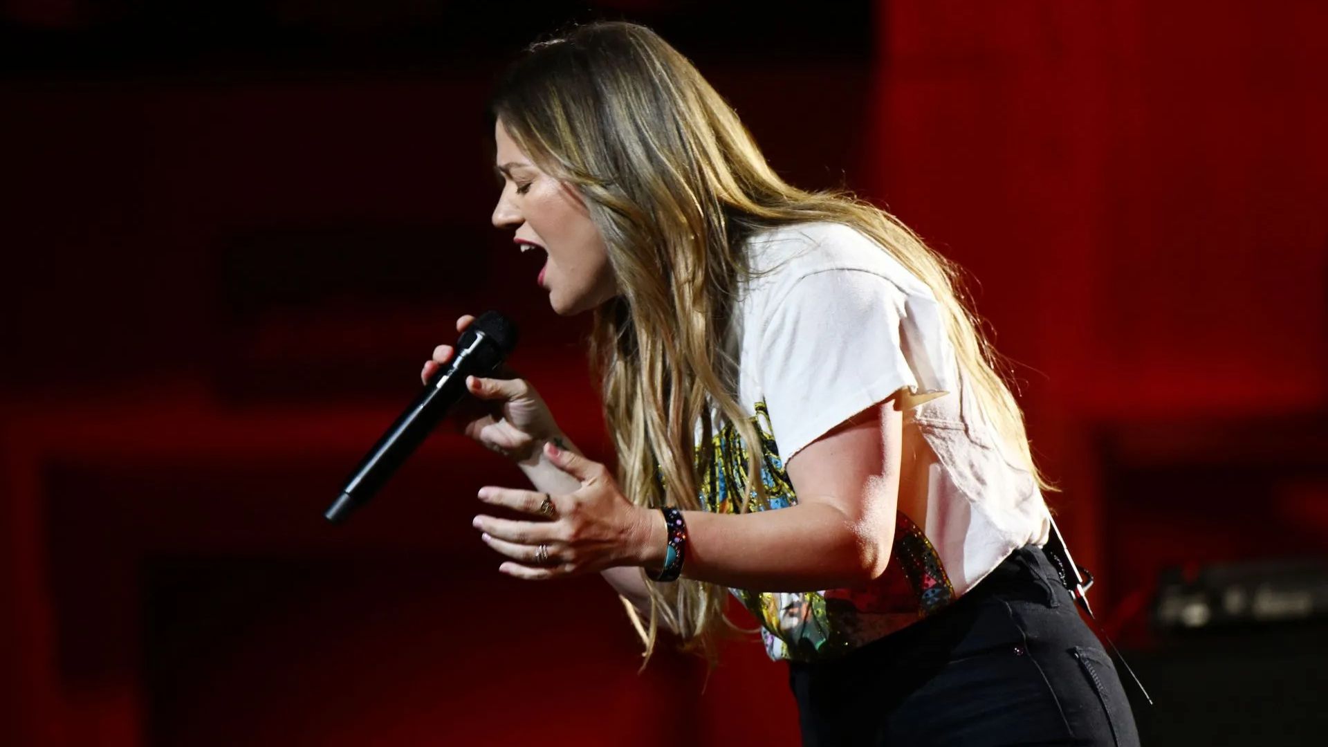  Kelly Clarkson on winning American Idol. (Image via Getty)