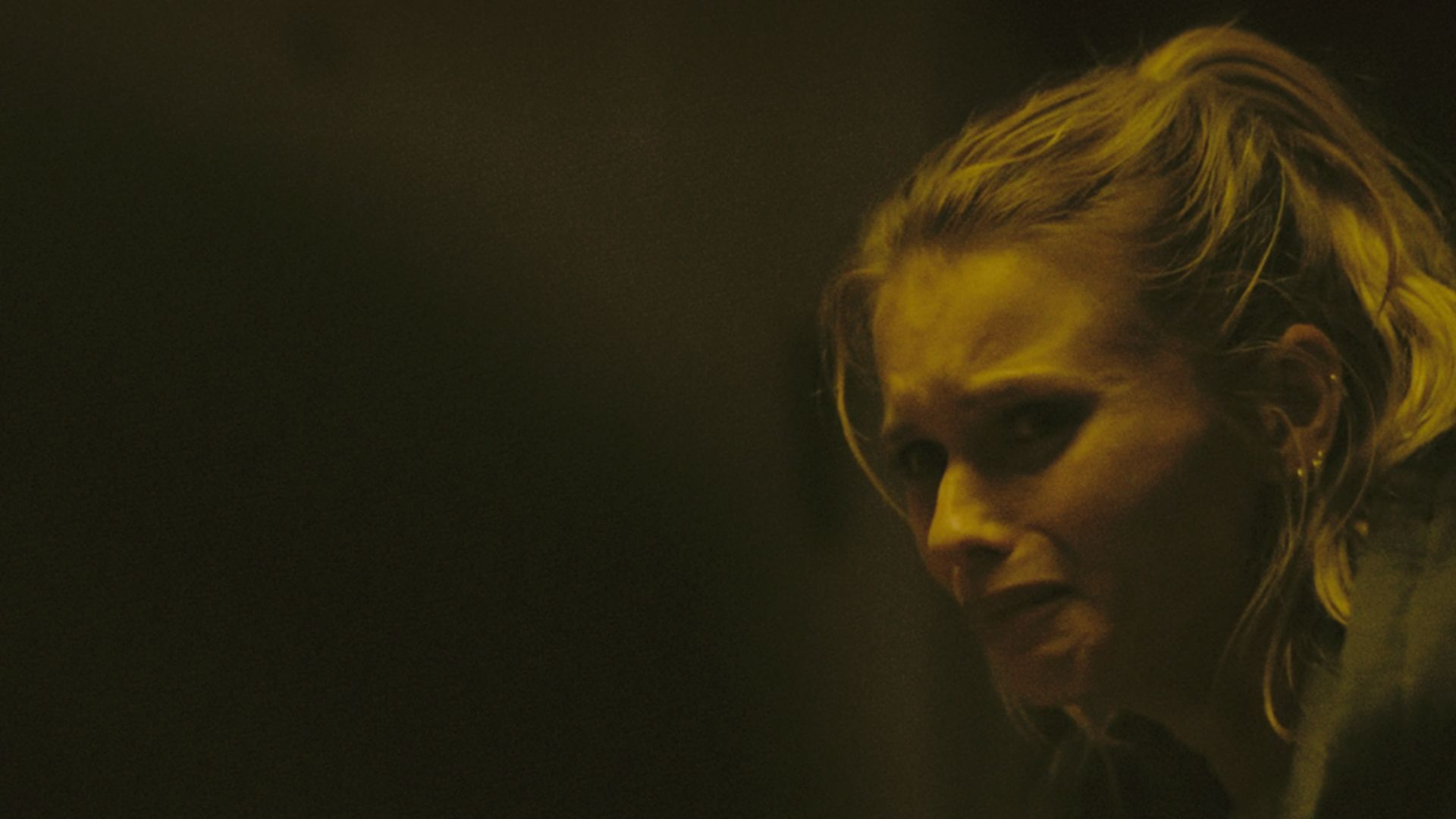 Anna in Black Rabbit (Image Via: Netflix)