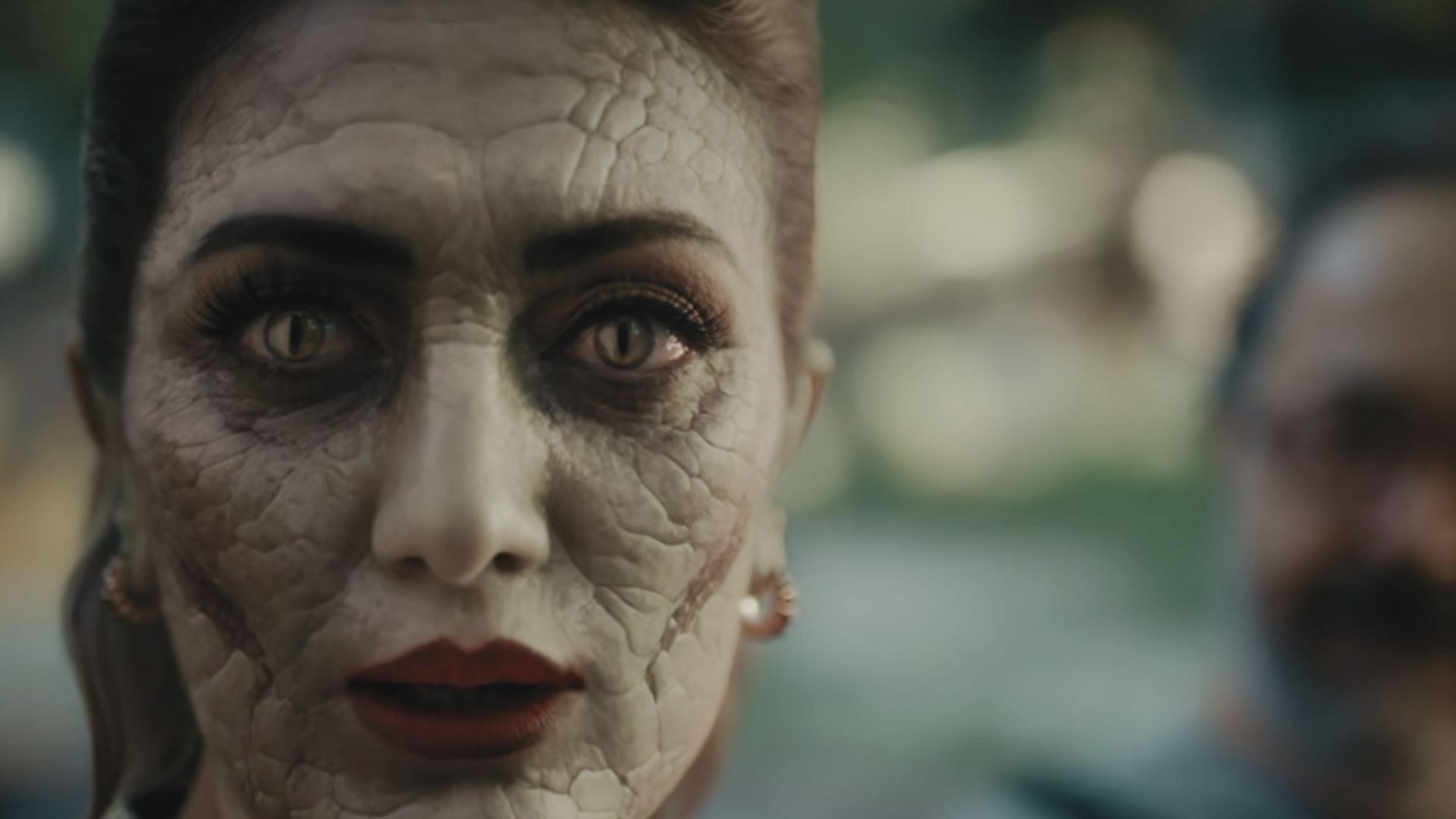 Nebahat as an alien in the Platonic: Blue Moon Hotel finale. (Image Via: Netflix)