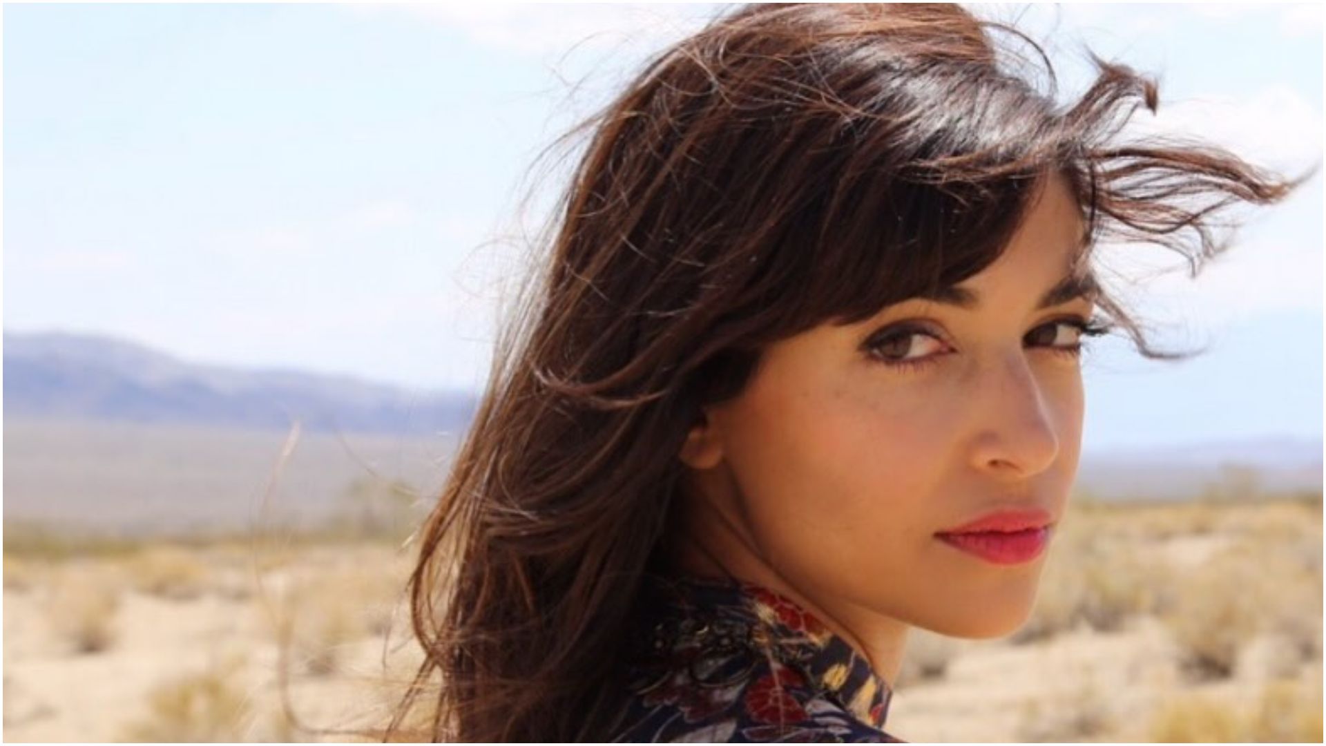 Hannah Simone | Image via therealhannahsimone Instagram