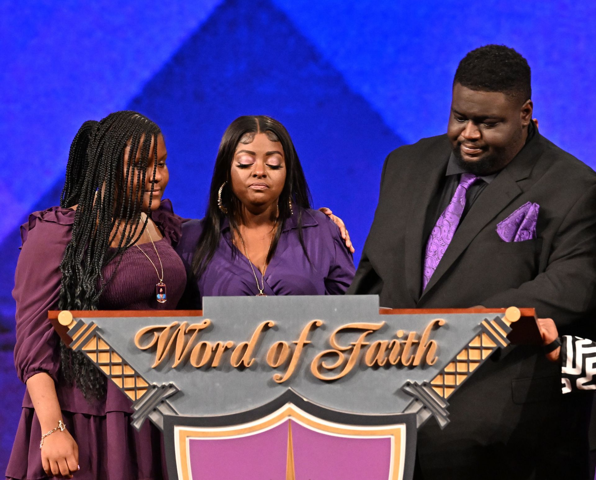 Angie Stone&#039;s granddaughter, Diamond, and Swayvo Twain at her Homegoing Service - Source: Getty
