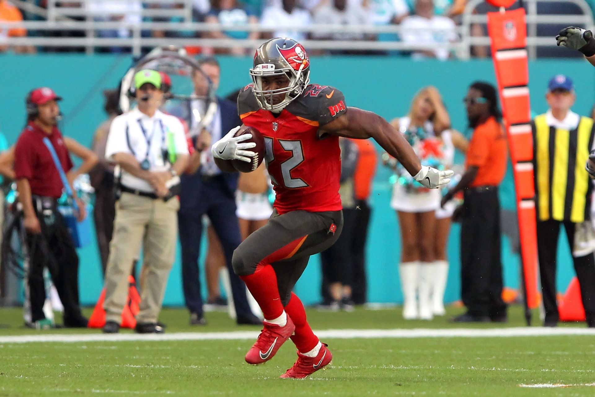NFL: NOV 19 Buccaneers at Dolphins - Source: Getty
