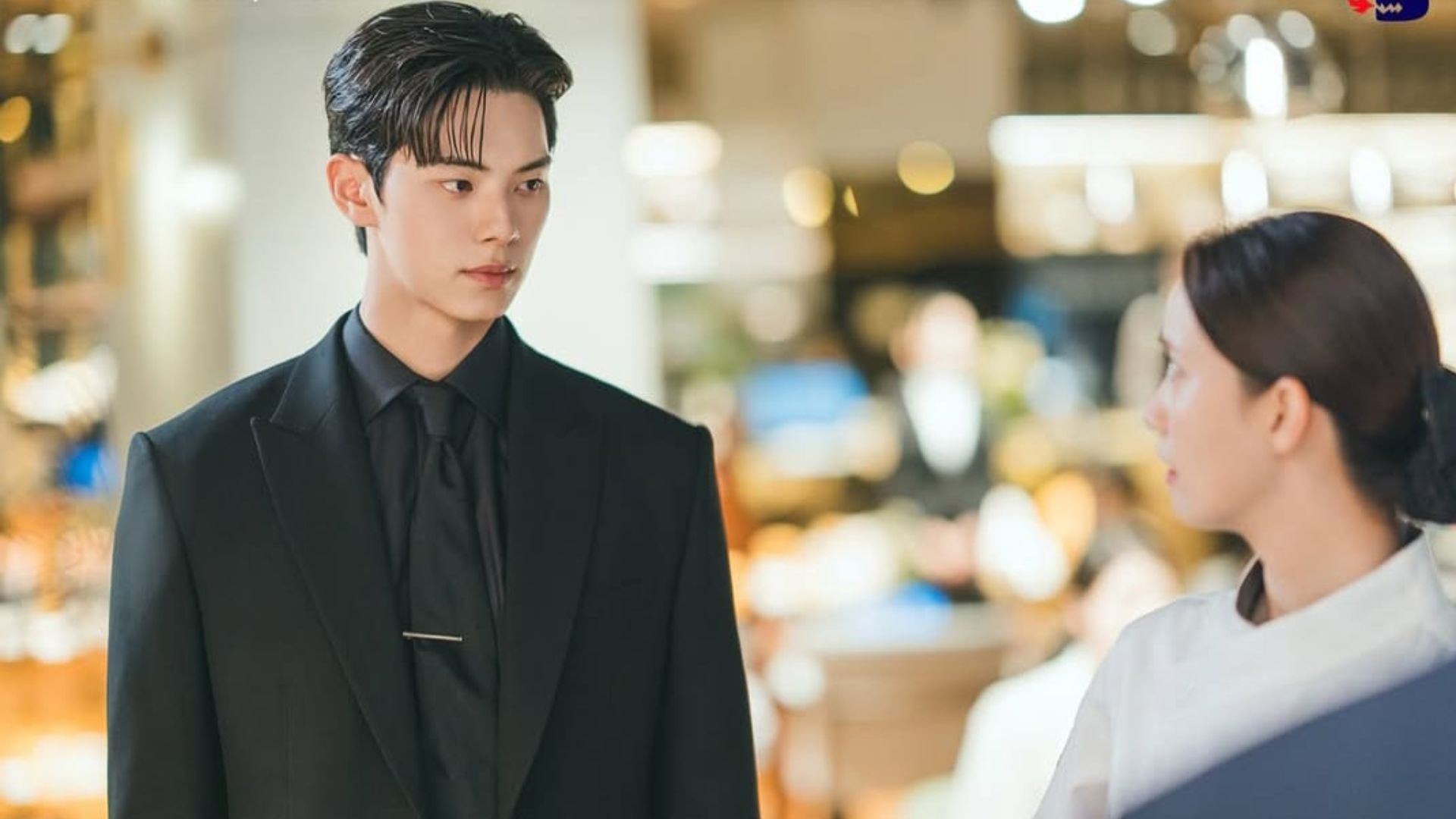 Lee-heon meets Ji-young in the future (Image via tvN)