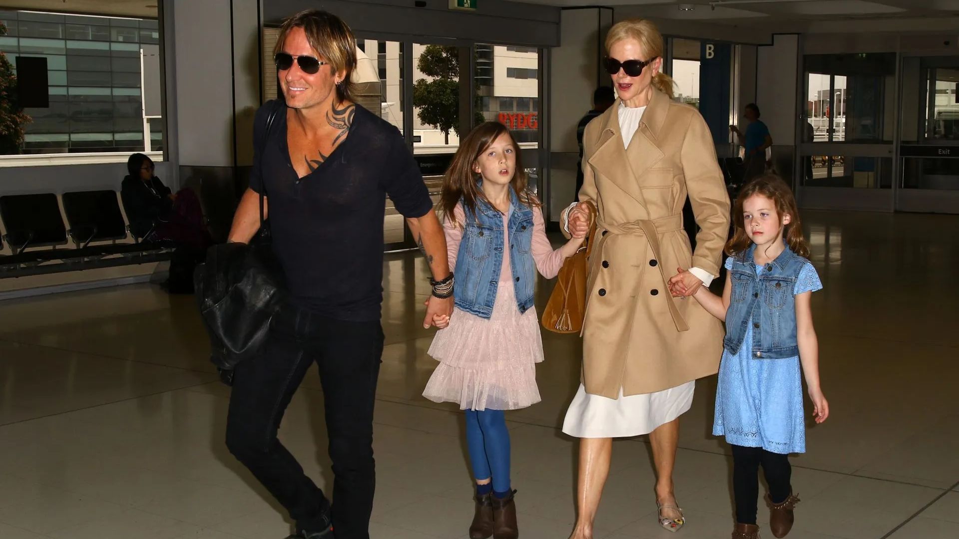 Nicole Kidman files for divorce and will get custody of children (Image via Getty)