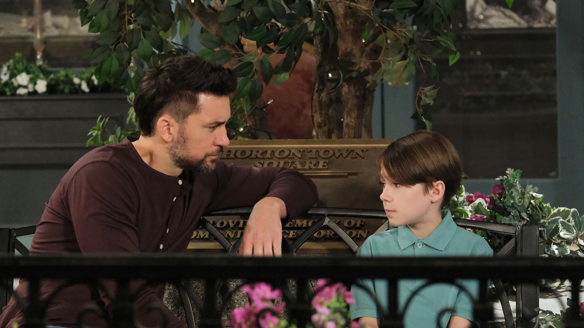 Chad (Billy Flynn) is a hands-on dad with son Thomas (Cary Christopher) on Days of our Lives | Image: JPI