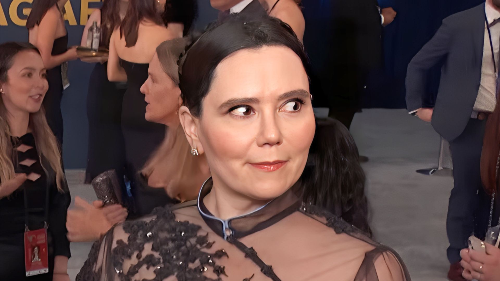 Explore five must-watch Alex Borstein movies and shows that prove she&rsquo;s Hollywood&rsquo;s ultimate comedic chameleon (Image via Facebook/eentertainment)