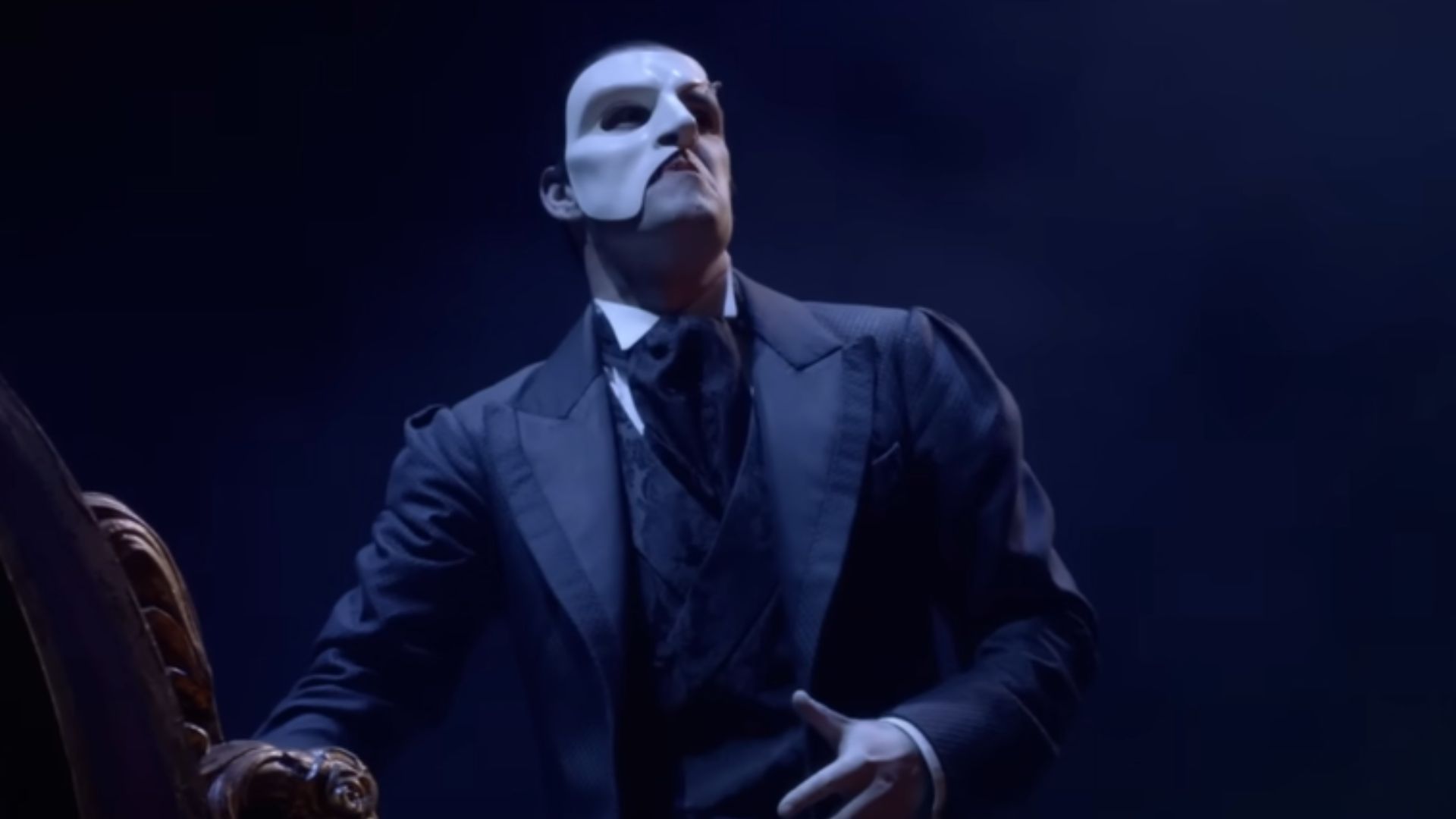 Ben Lewis dies at 46. (Image via YouTube/@ The Shows Must Go On!)