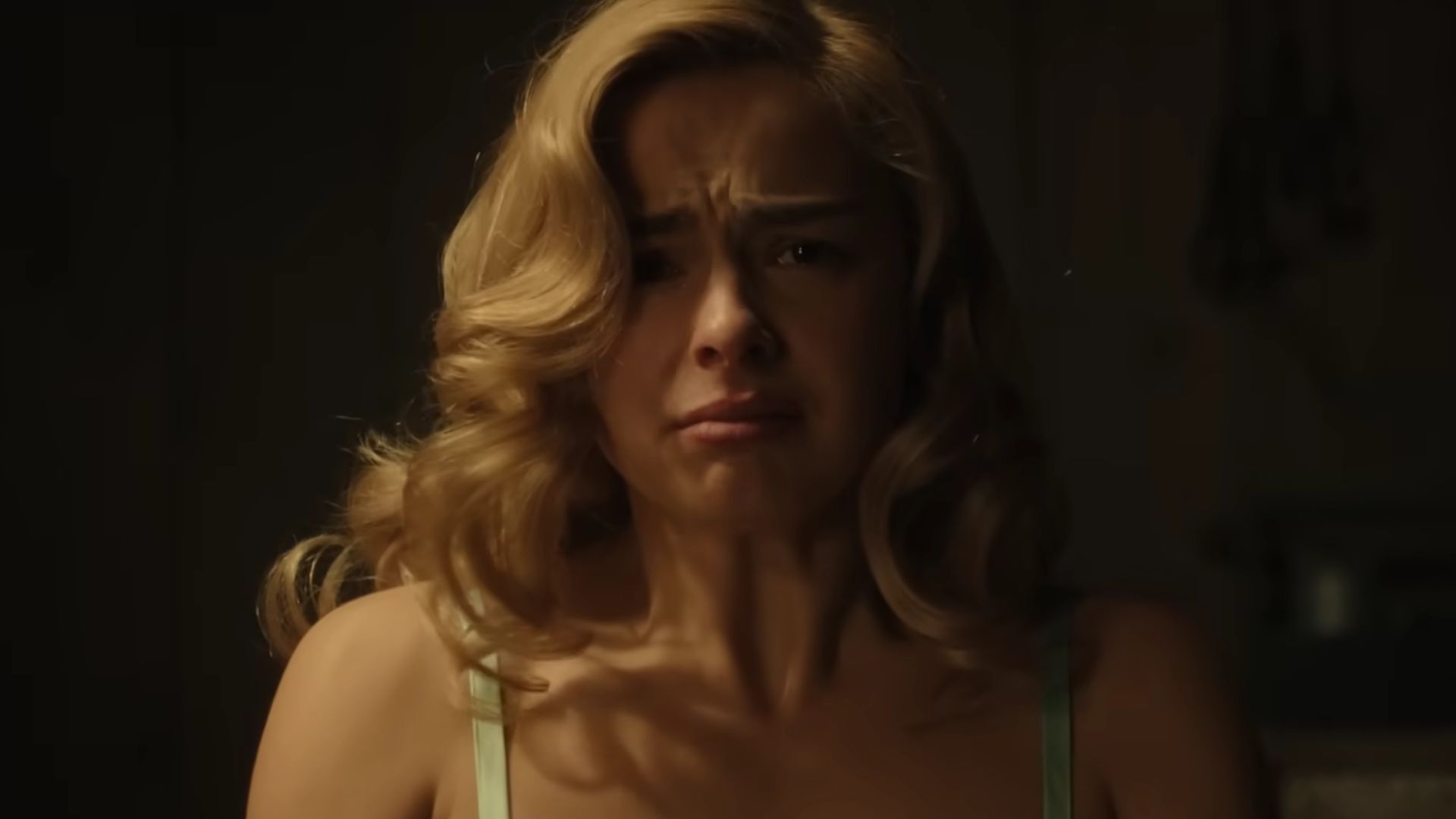 Addison Rae as Evelyn Hartley in Monster: The Ed Gein Story (Screenshot from YouTube/@Netflix)
