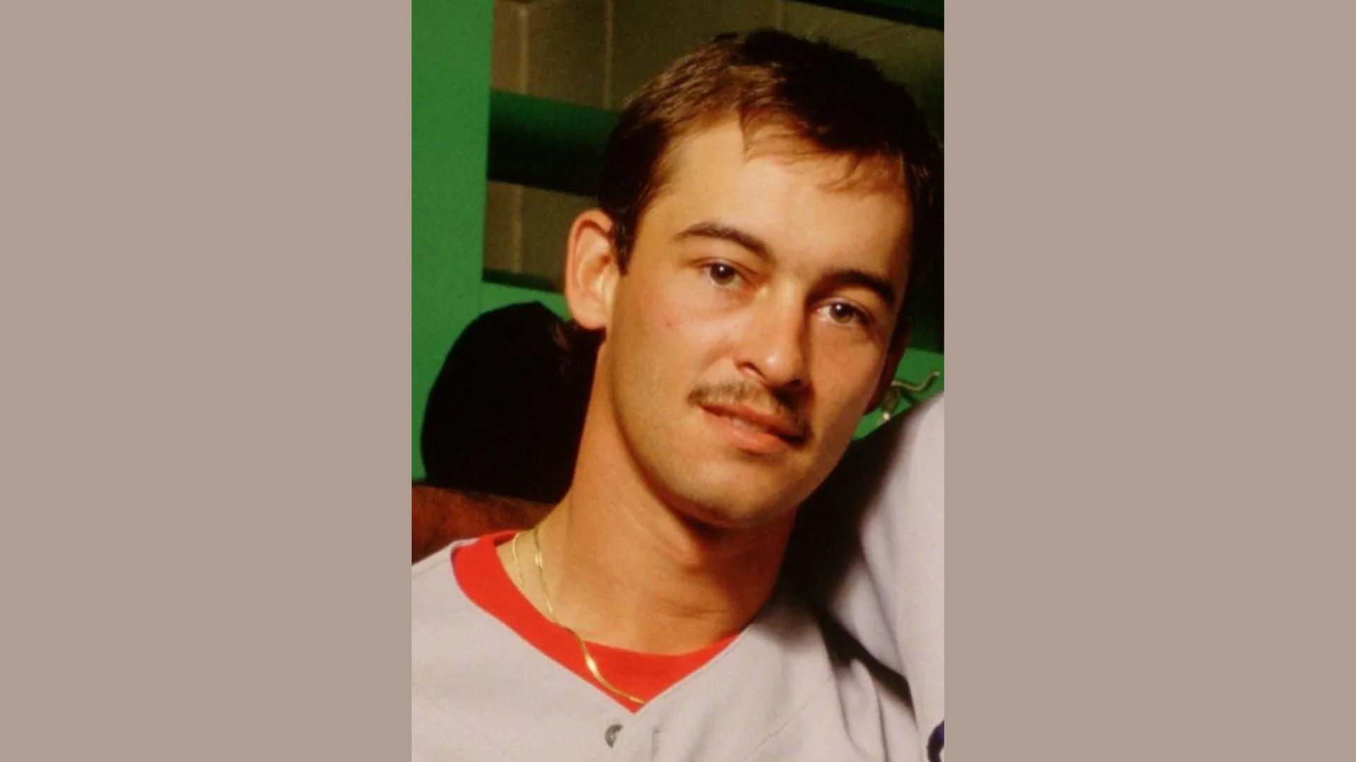 Mike Greenwell dies at 62. (Image via Getty)