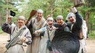 The royal cooks form a gang (Image via tvN)
