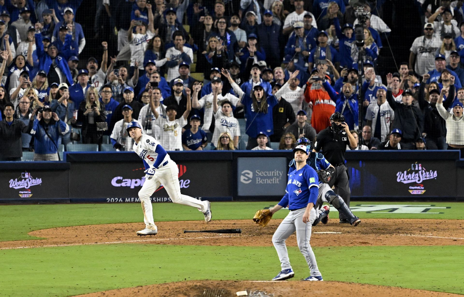 Los Angeles Dodgers defeated the Toronto Blue Jays 6-5 in eighteen innigs ti win game 3 of a World Series baseball game. - Source: Getty
