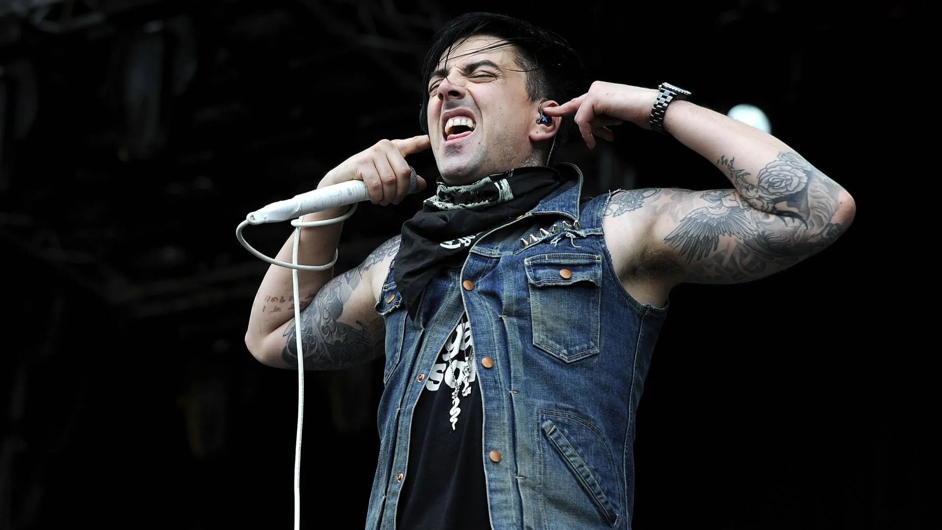 Lostprophets singer, Ian Watkins, dies at HMP Wakefield (Image via Getty)