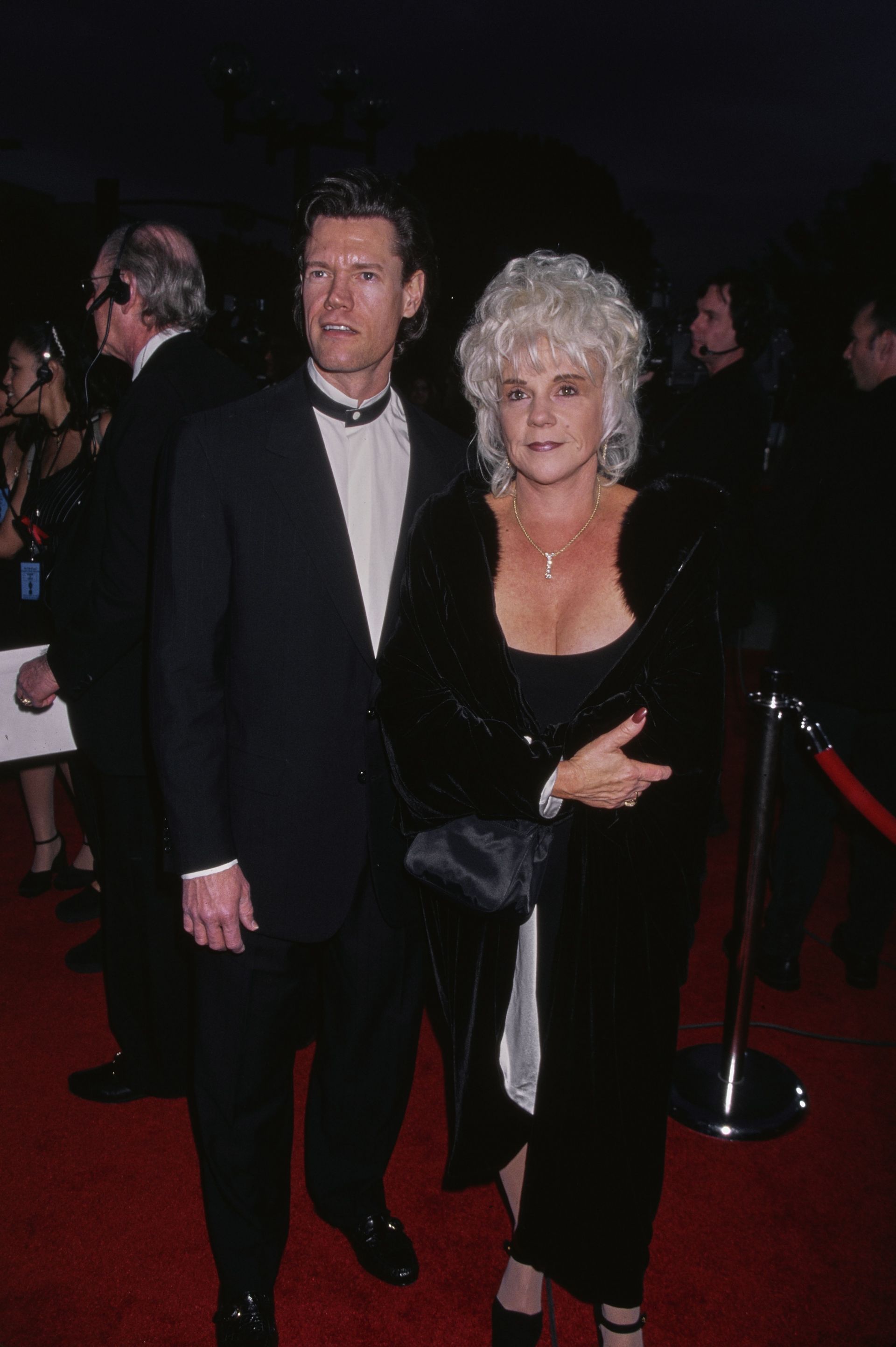 Randy Travis and Elizabeth Travis at the 25th Annual People&#039;s Choice Awards in California in 1999 (Image via Getty)