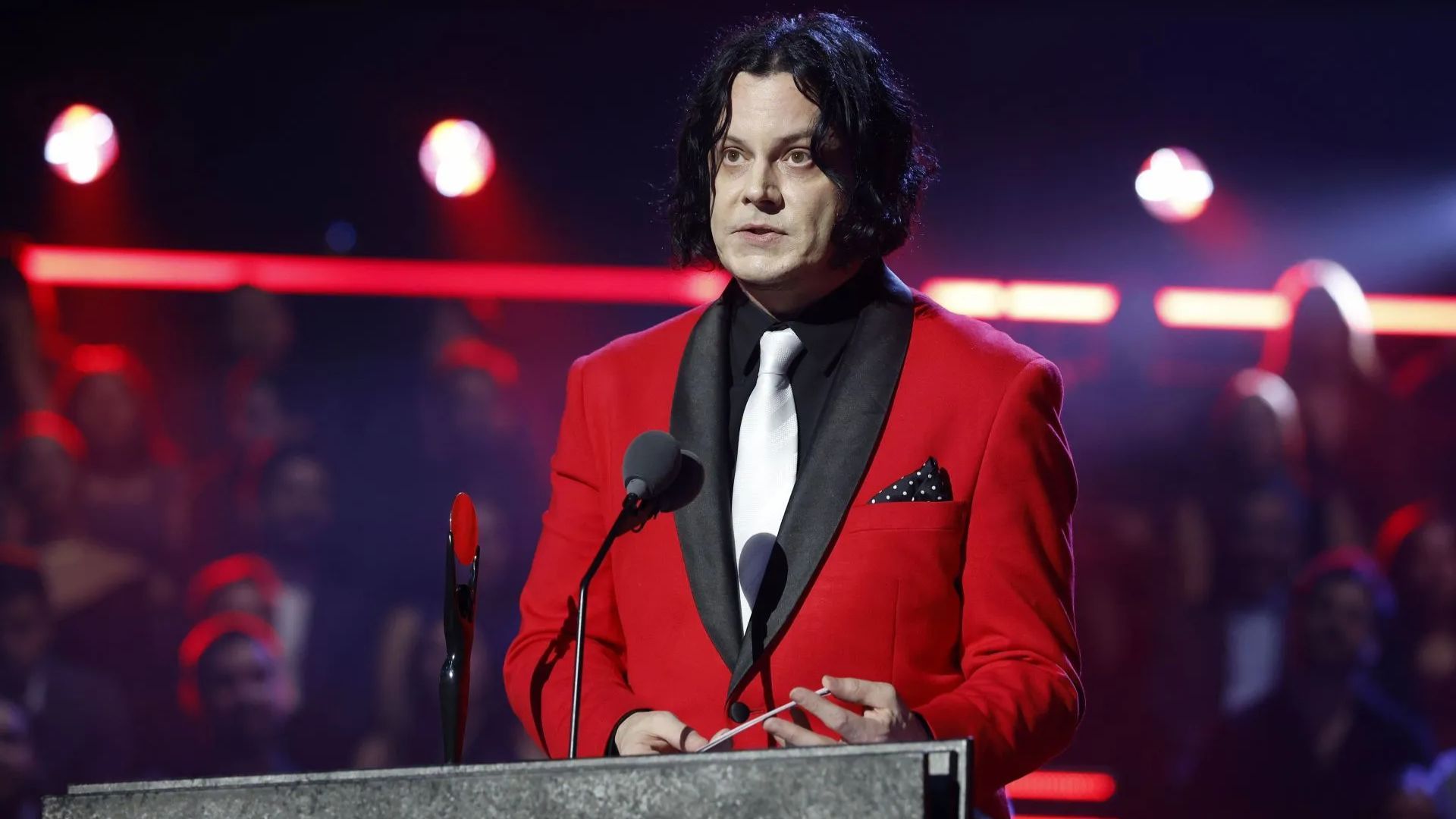 Jack White reads poem for Meg White at the 2025 Rock and Roll Hall of Fame Induction ceremony (Image via Getty)