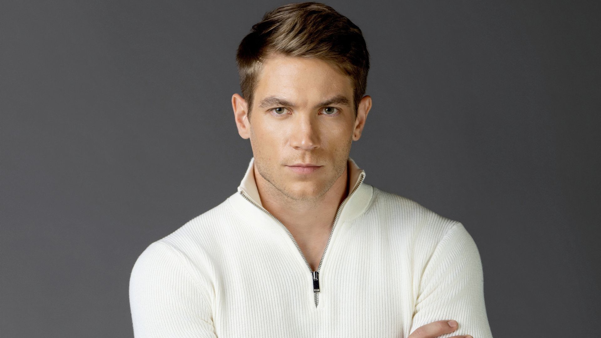 Lucas Adams has an exciting story as Noah on The Young and the Restless, as his character has been in an accident and is in a romantic dynamic with a married woman, Sienna | Image: JPI
