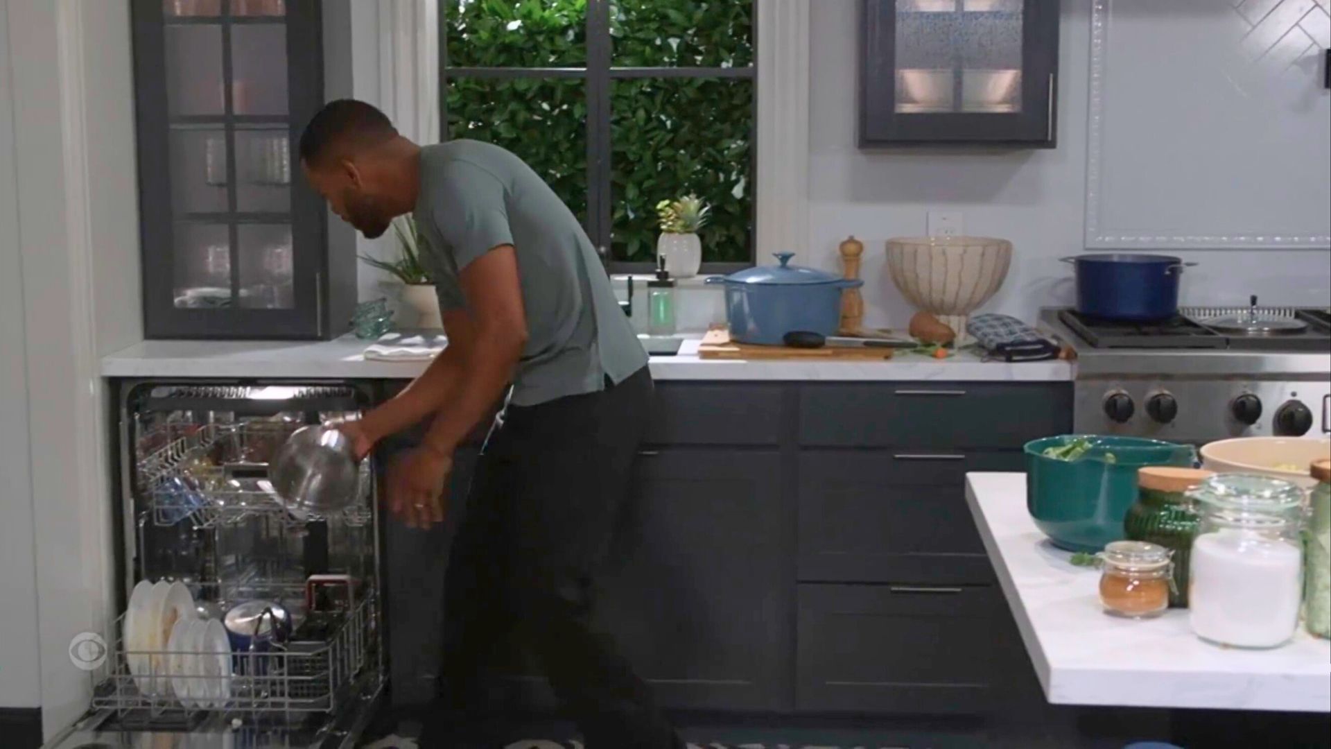 Beyond the Gates: Clean bowls go in, clean bowls come out | Image: CBS