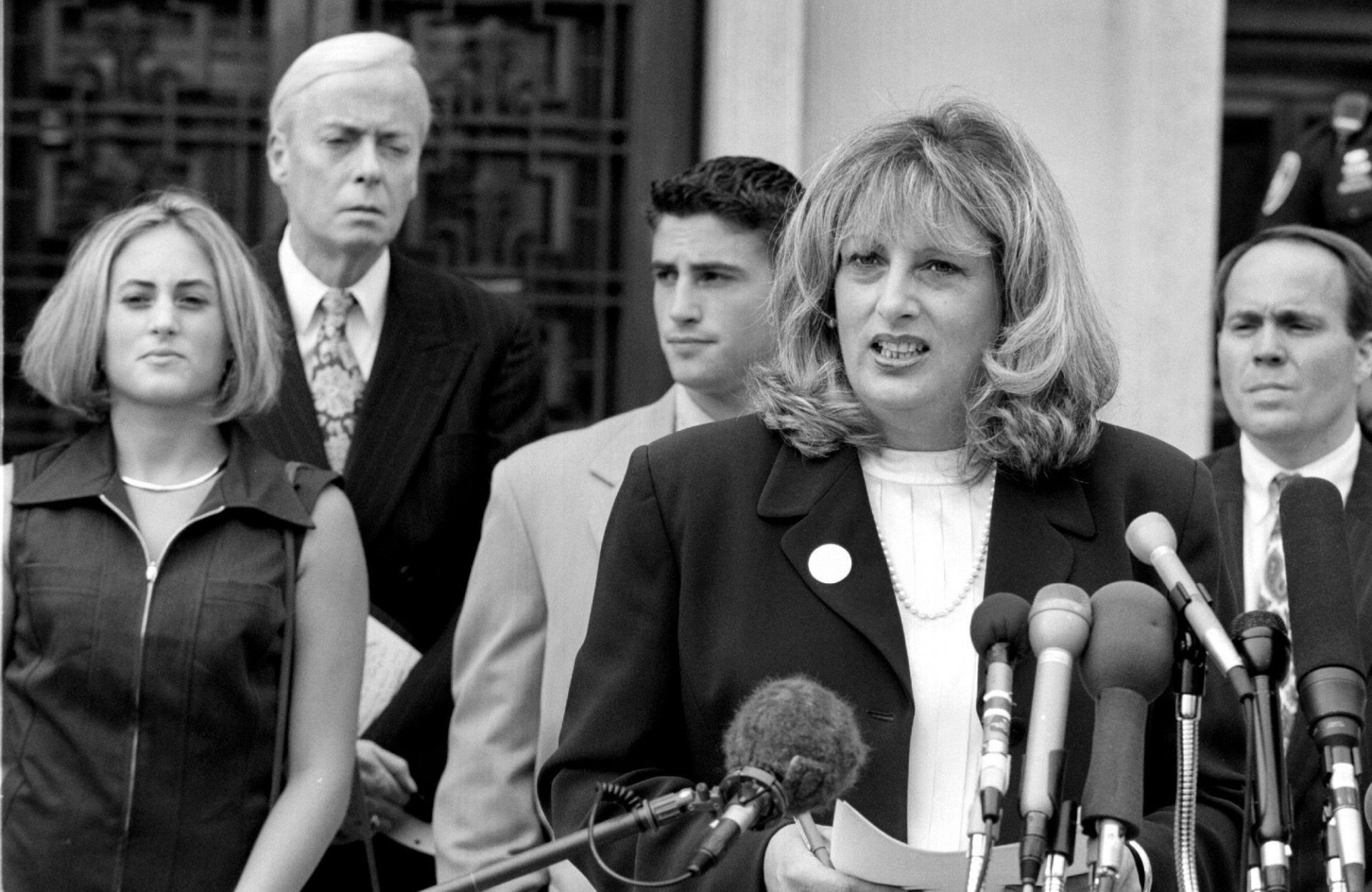 07/29/98 - SLUG: NA/Tripp - Photo By Susan Biddle TWP - US District Court - BRIEF DESCRIPTION: Linda - Source: Getty