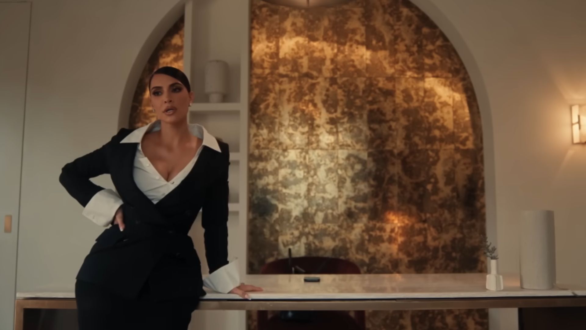 All&#039;s Fair (Image Source: YouTube/Hulu)