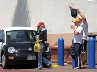Renee Zellweger and Kenny Chesney in Las Vegas in 2005 (Image via Getty)