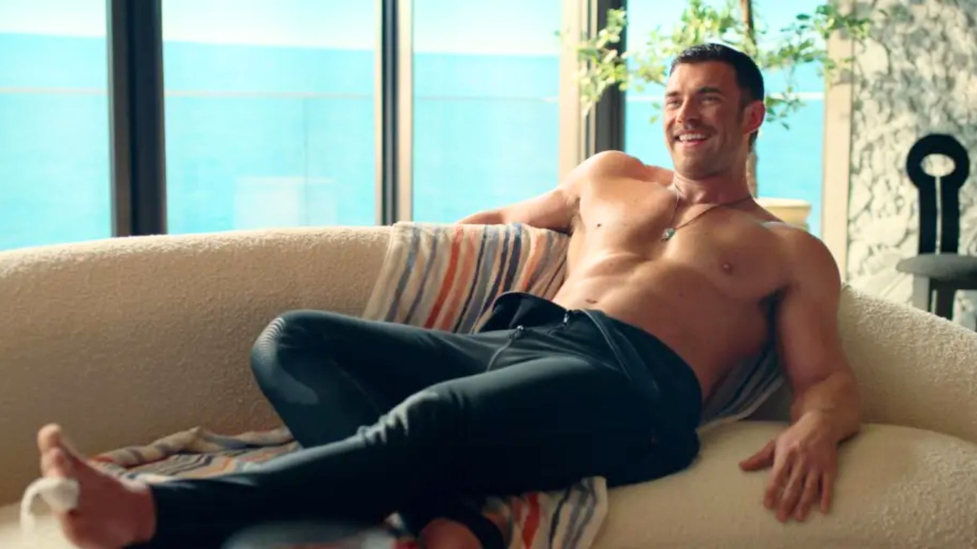 Zane Phillips in Loot Season 3 | Image via Apple TV+