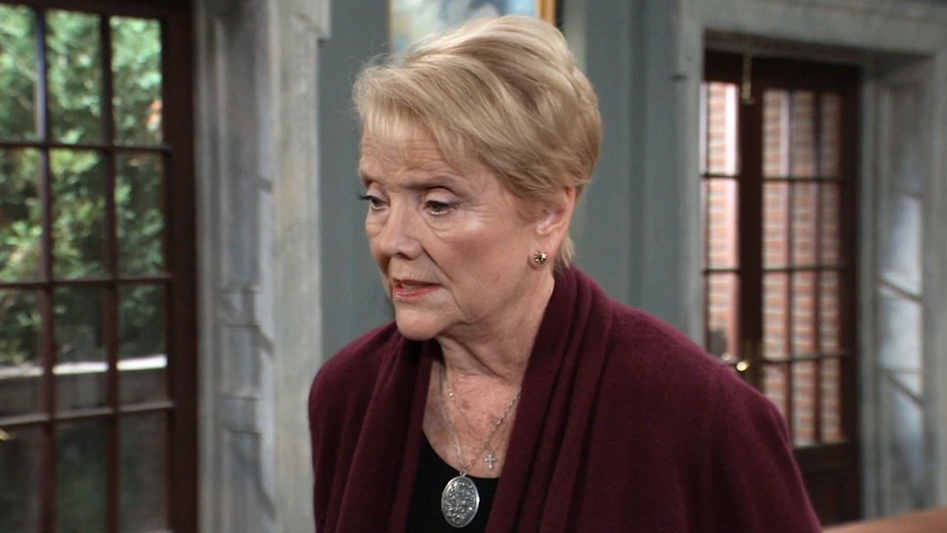 Ronnie can&#039;t bring herself to sign on General Hospital | Image: ABC