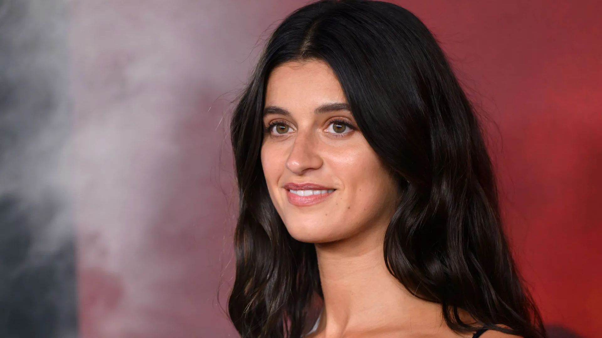 Anya Chalotra (Image via Getty)