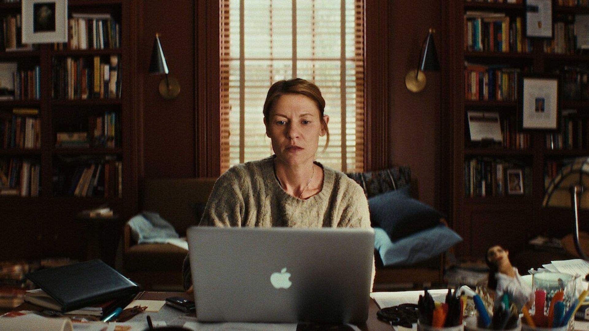 Claire Danes in The Beast in Me | Image Via: www.netflix.com/tudum