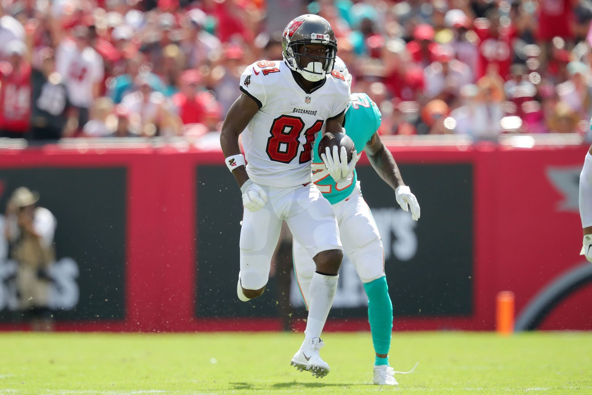 NFL: OCT 10 Dolphins at Buccaneers - Source: Getty