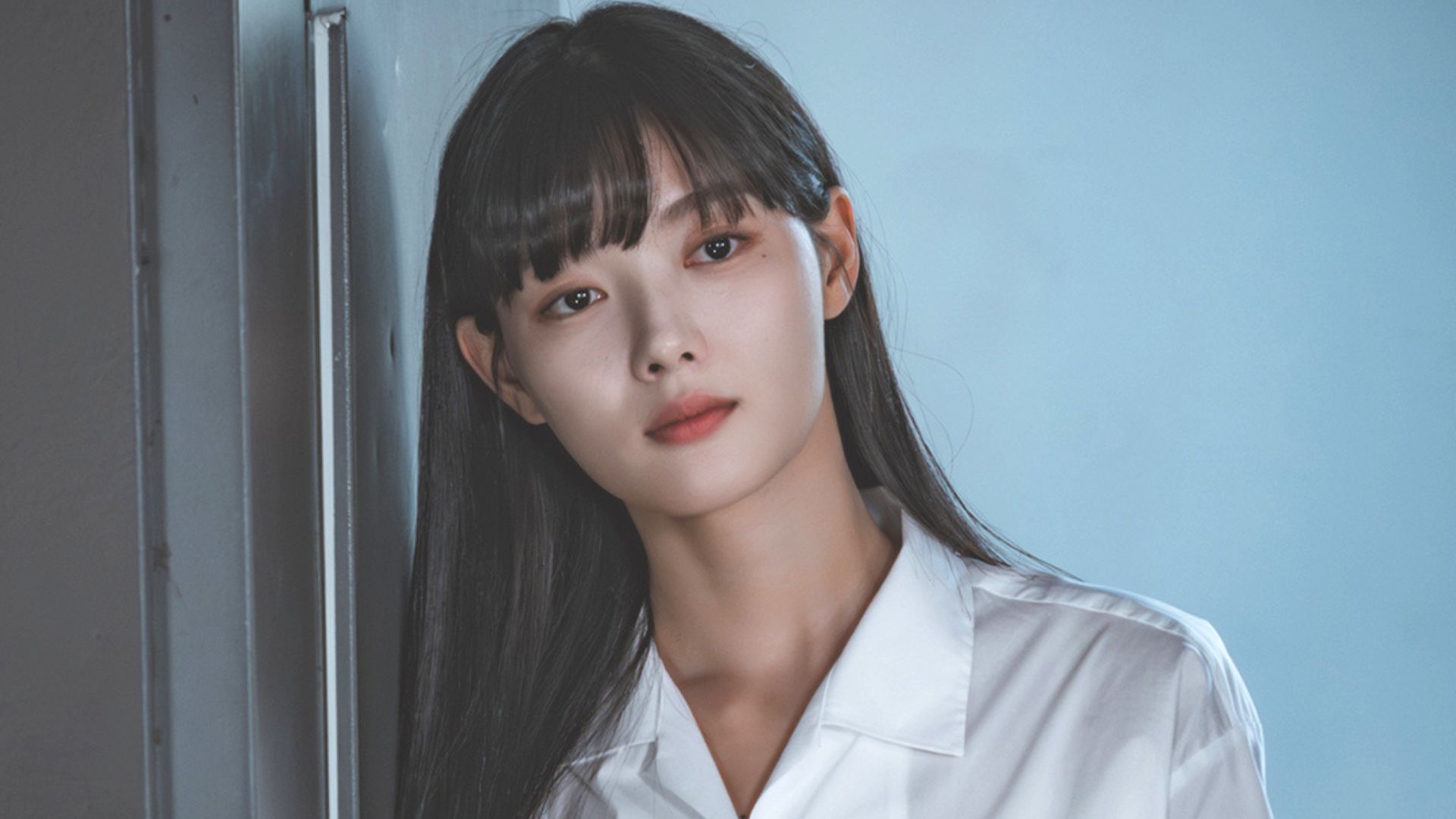 Ah-jin in her high school (Image via X @tvingdotcom)