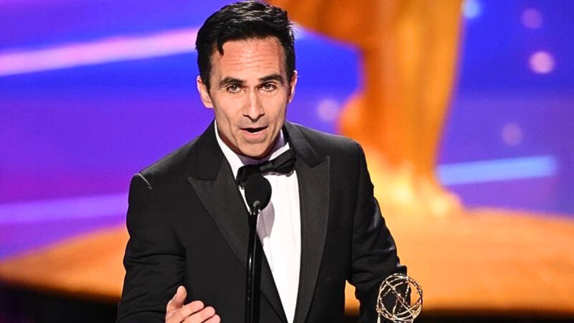 Does Nestor Carbonell wear eyeliner? (Image via Instagram/@nestorcarbonell)