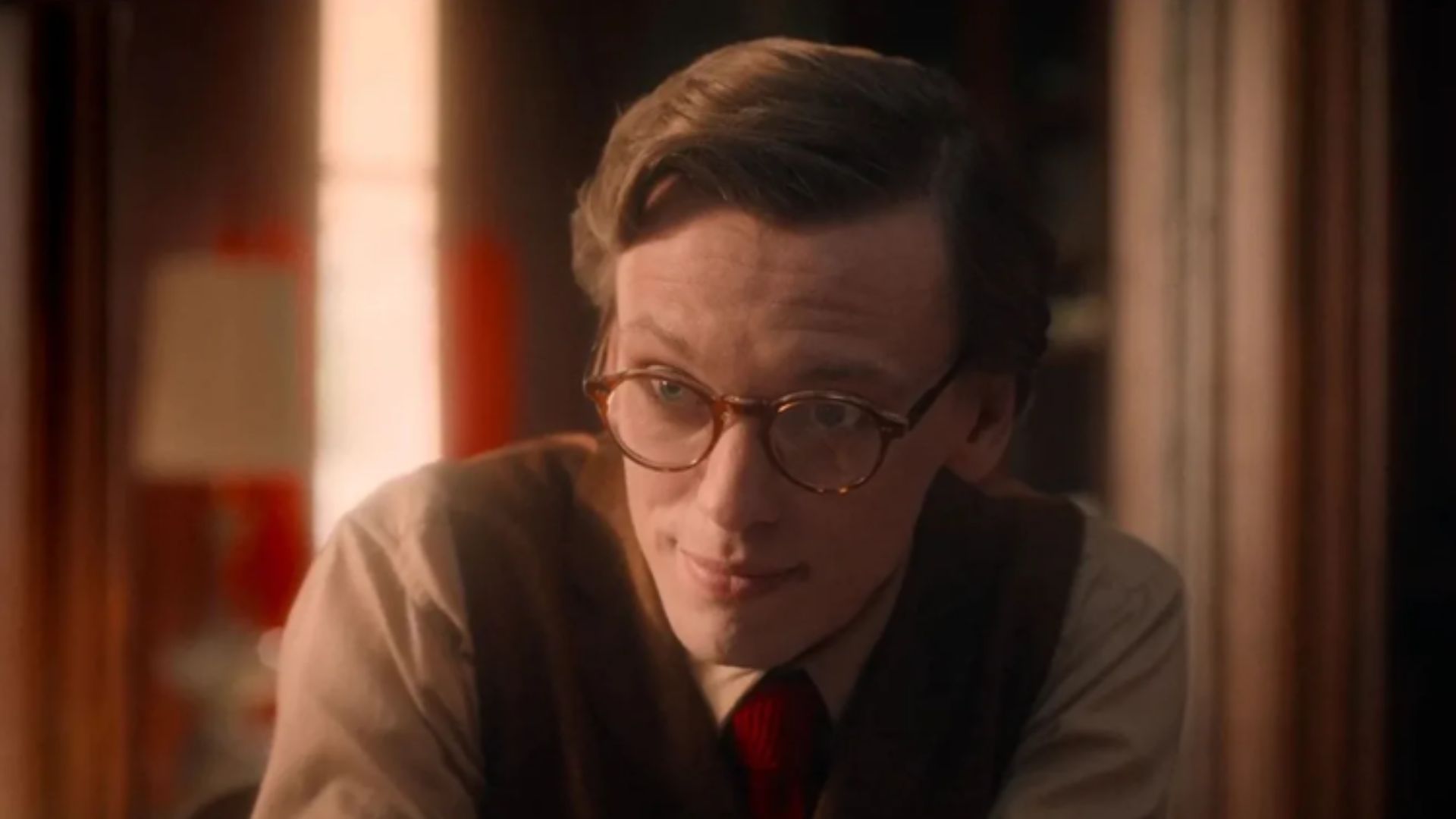 Jamie Campbell Bower as Mr. Whatsit (Image via Nerflix)
