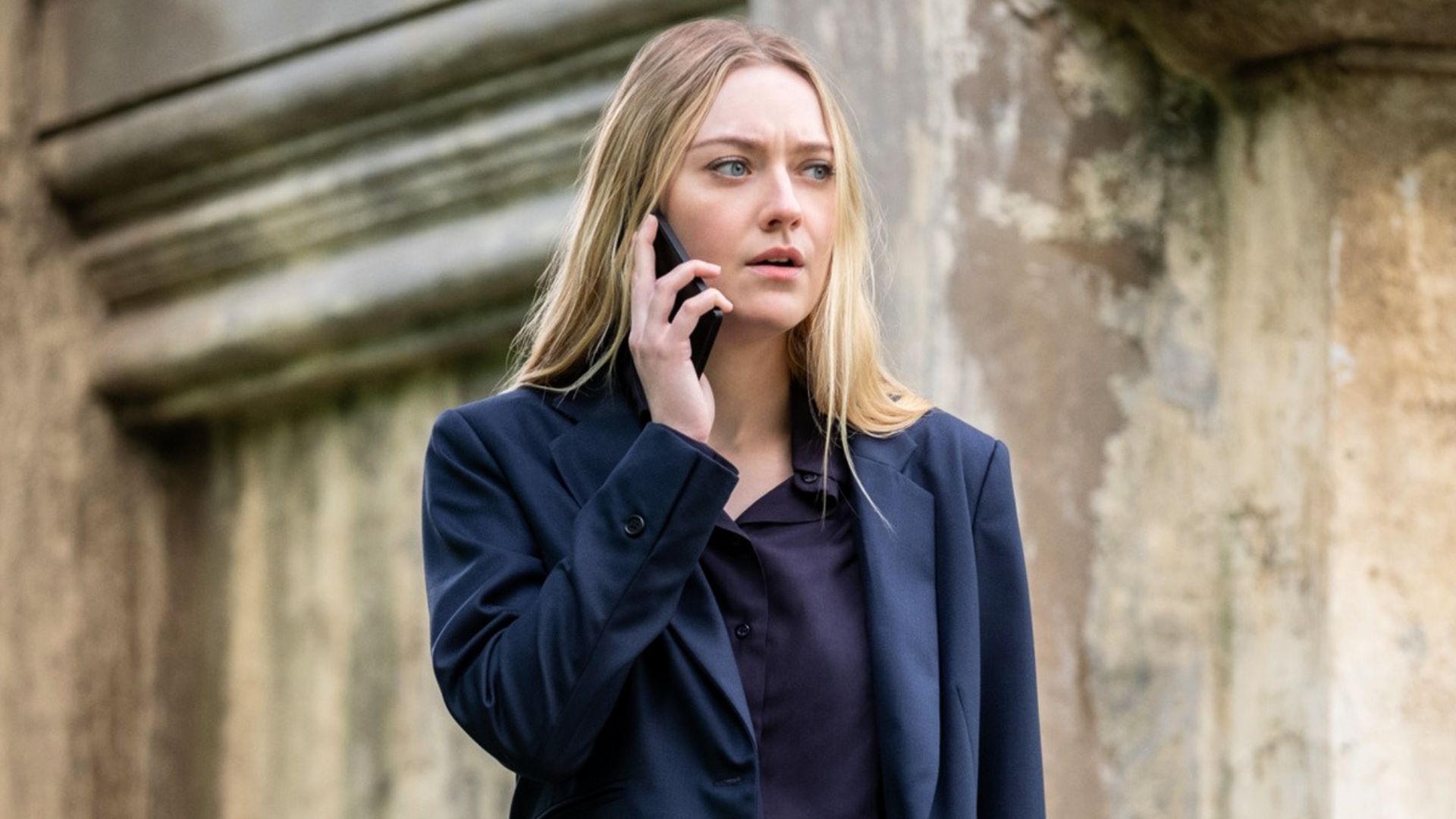 Abby Elliot as Lia Irvine in All Her Fault | Image via Apple TV