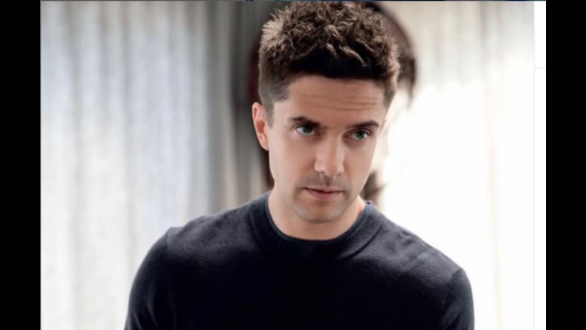 Topher Grace is married to Ashley Hinshaw (Image Via Instagram/@tophergrace)