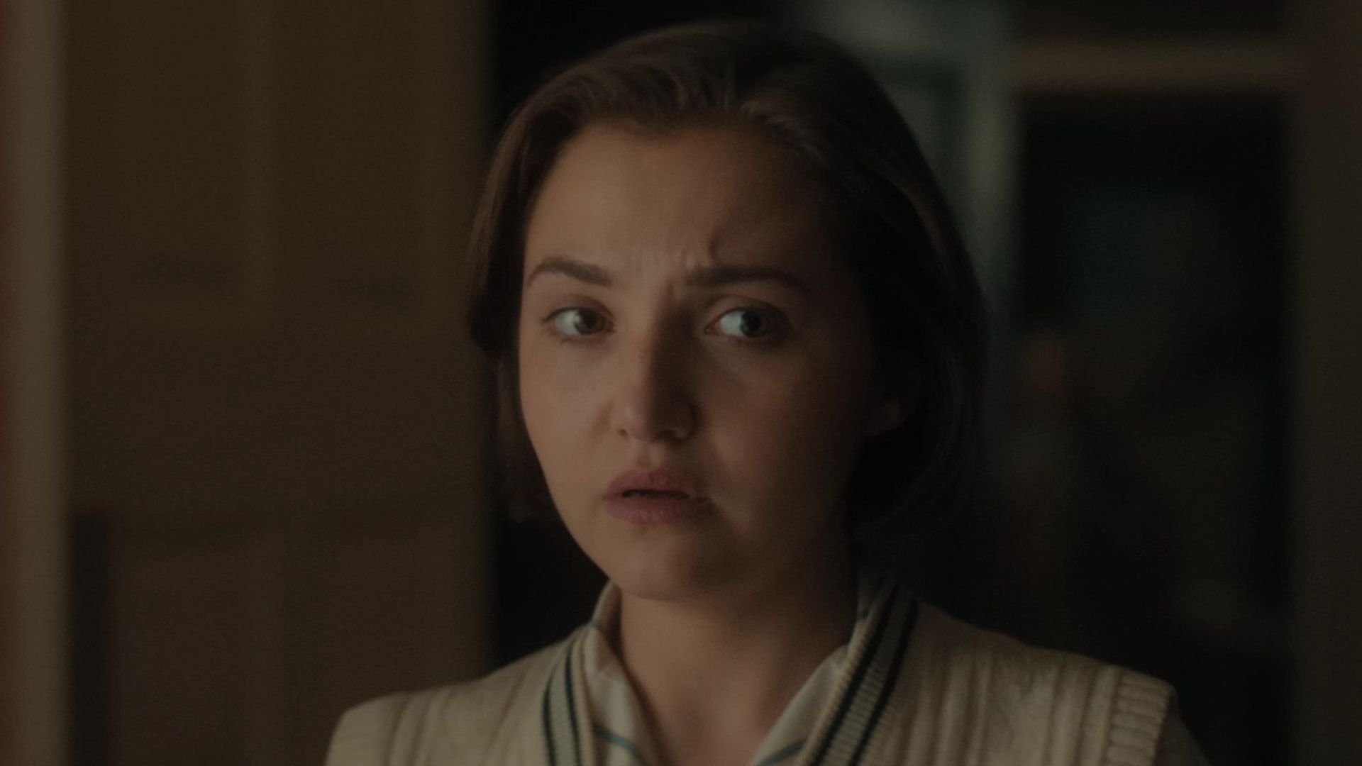  Mia McKenna Bruce in Seven Dials (Screenshot from YouTube/@Netflix)