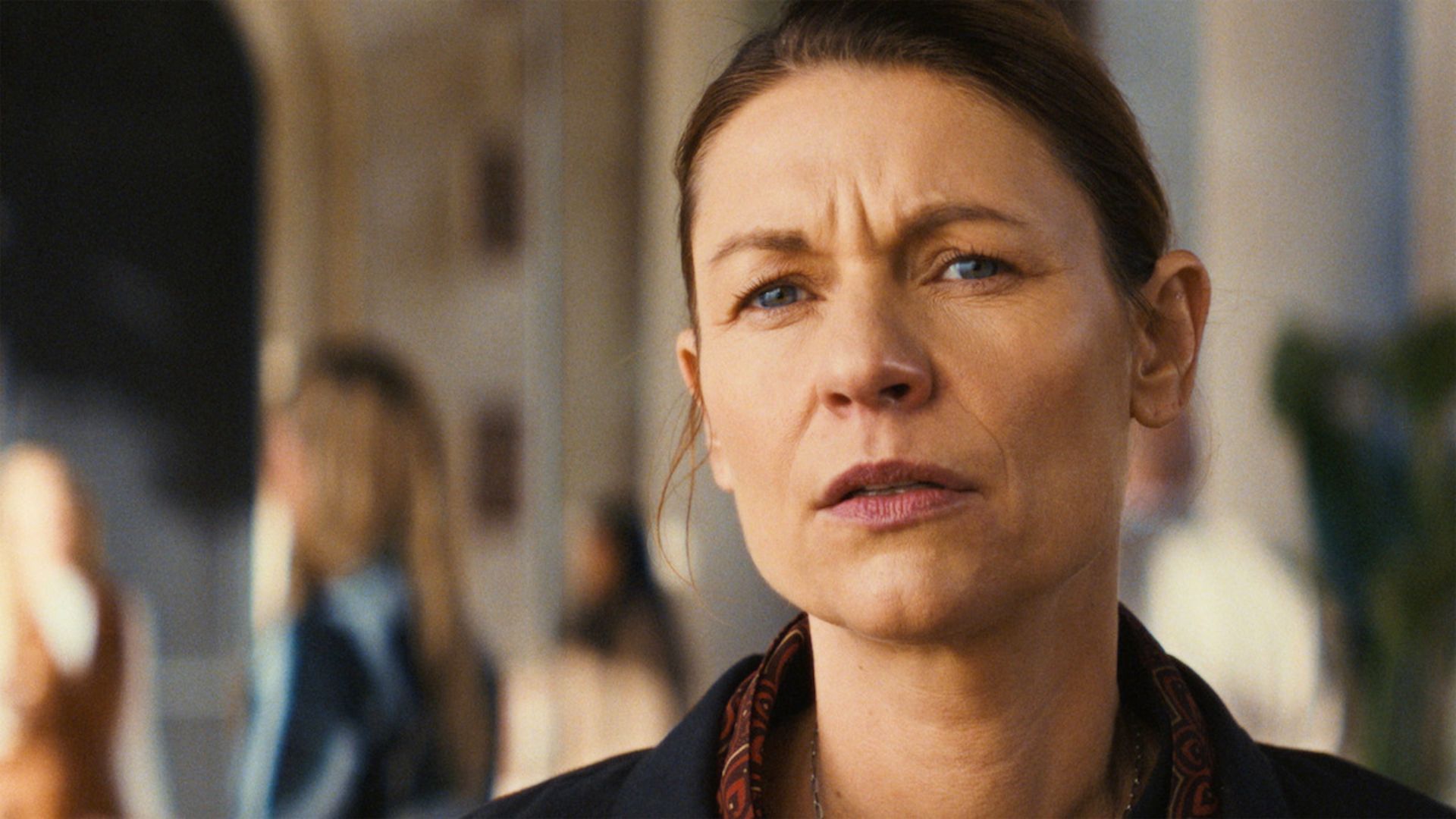 Claire Danes as Aggie in The Beast in Me | Image via Netflix 