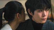 Ah-jin asks Jun-seo to help her (Image via Viki)