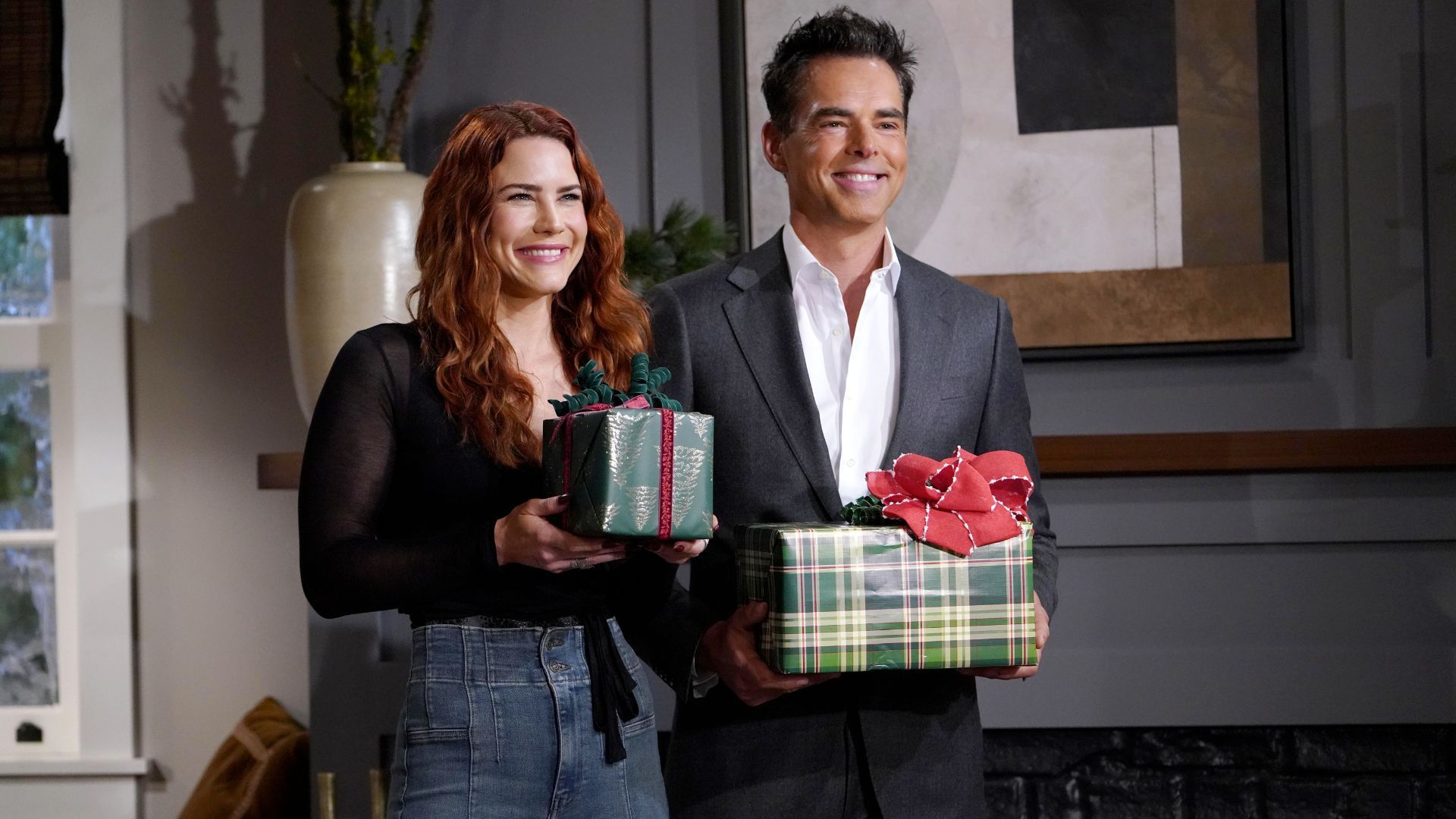 Sally and Billy wish everyone a happy holiday on The Young and the Restless | Image: JPI