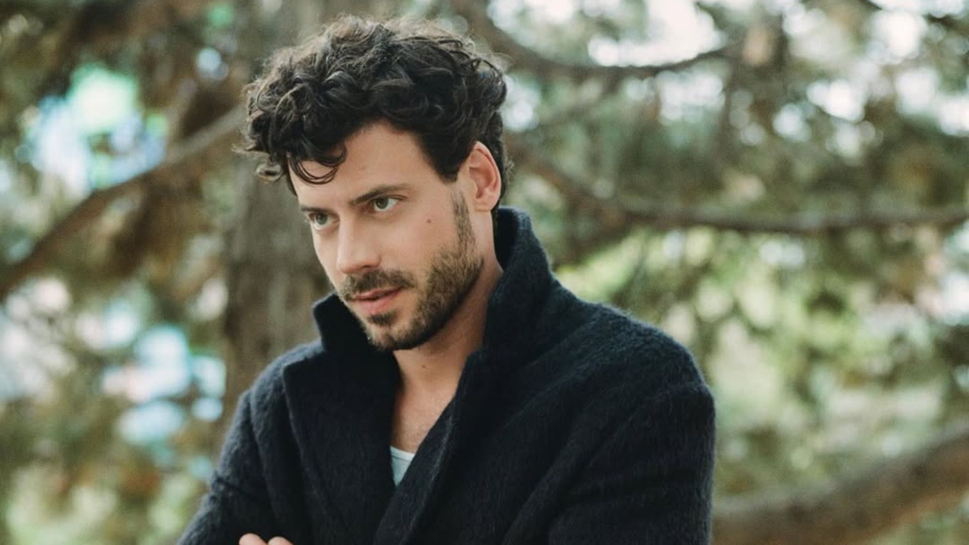 Fran&ccedil;ois Arnaud plays Scott Hunter in Heated Rivalry (Image via Instagram/@francoisarnaud)