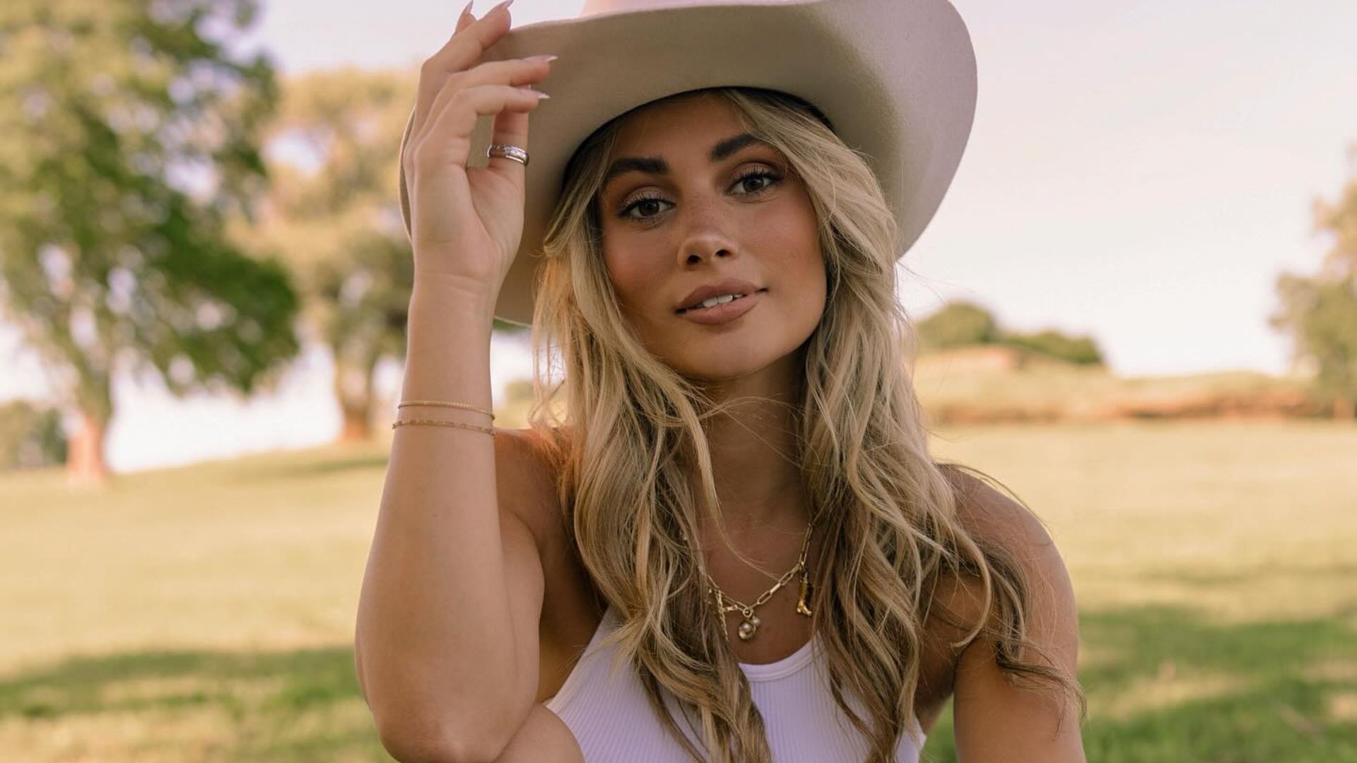 Bryana Ferringer is the possible subject of Tucker Wetmore