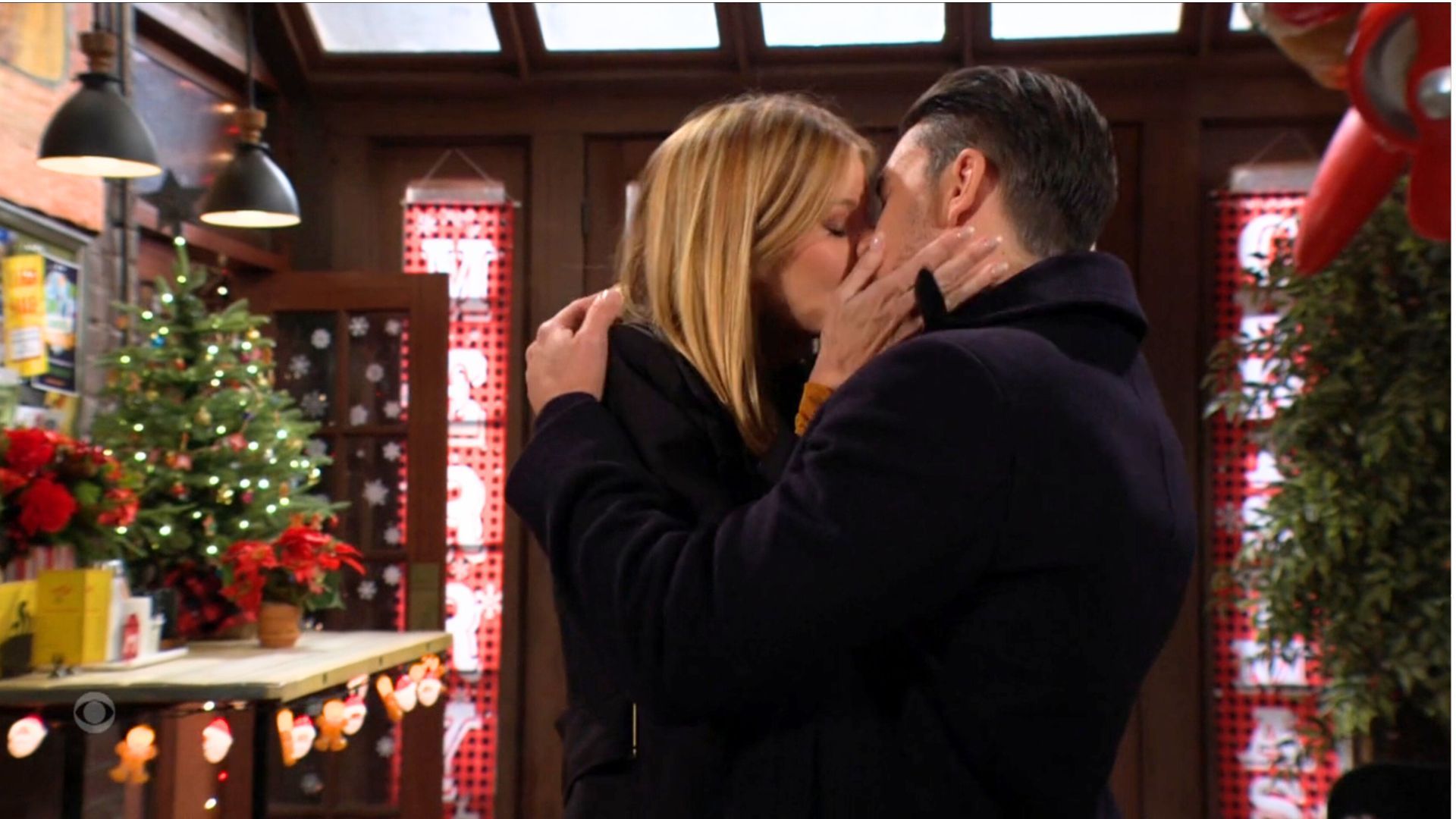 Cane and Phyllis kiss on The Young and the Restless | Image: CBS