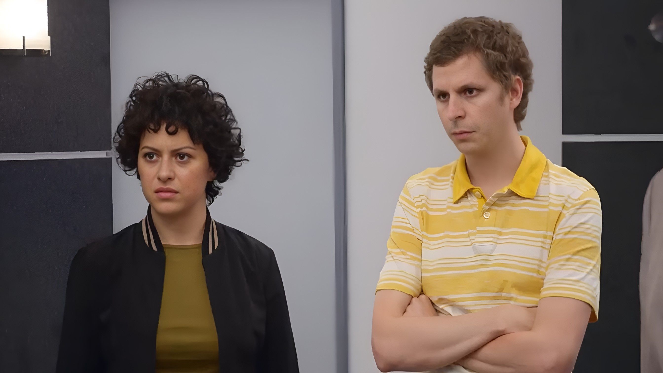 Arrested Development (2004&ndash;2006; 2013) ( Image via YouTube / Netflix )