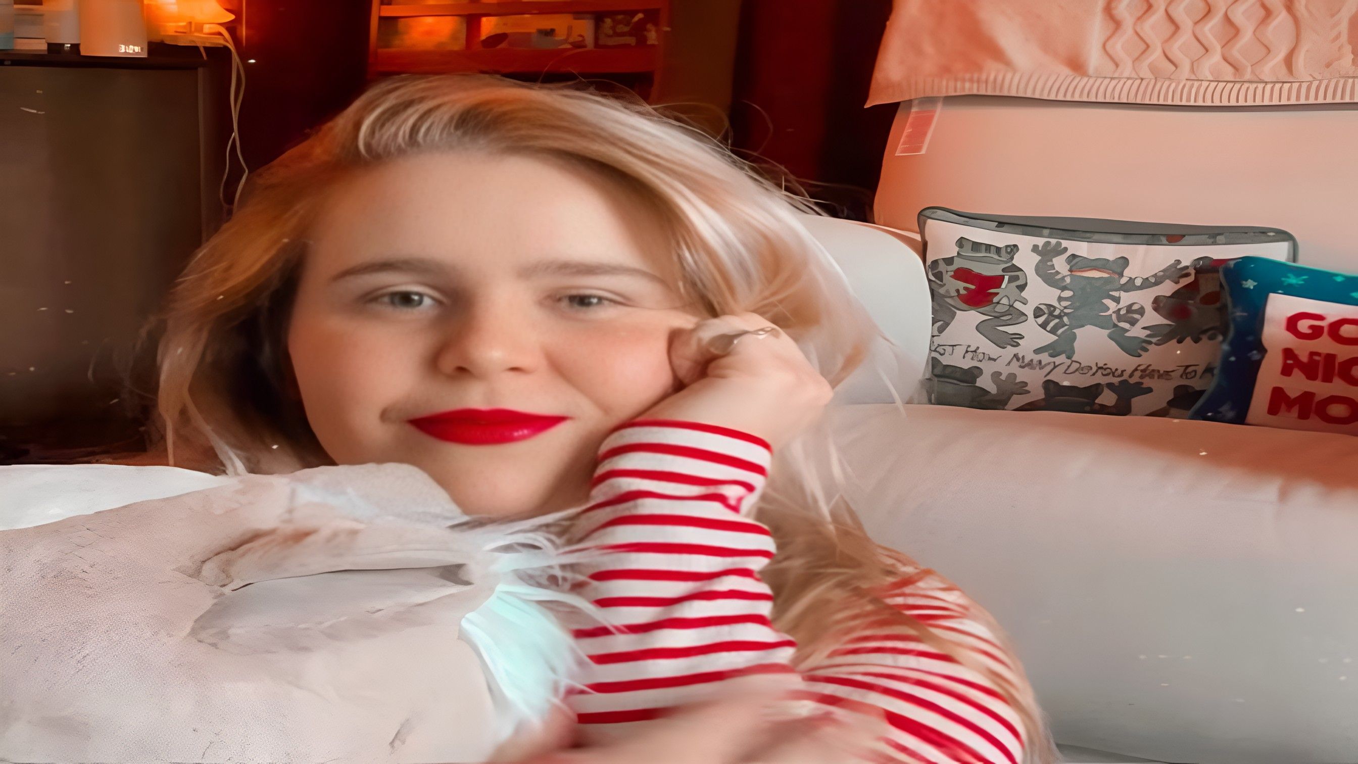 Mae Whitman ( Image via Instagram / @mistergarf