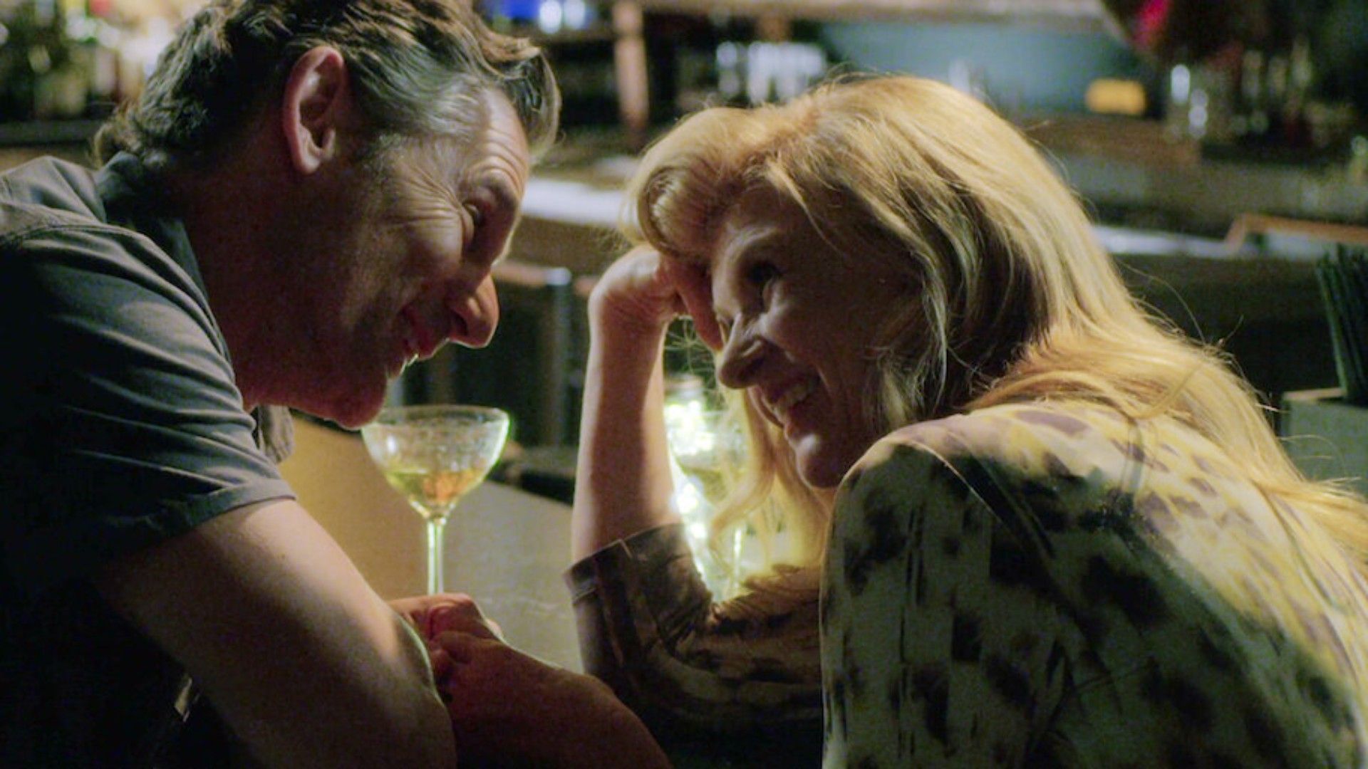 A still from 2019 Dirty John (Image via Netflix)