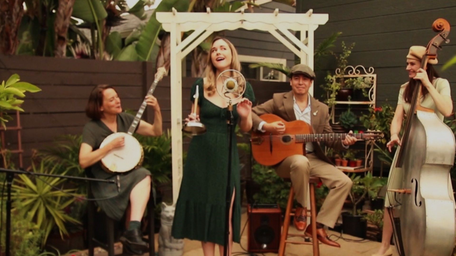 Paige Herschell sings with the jazz band San Lyon | Image: YouTube/Paige Herschell