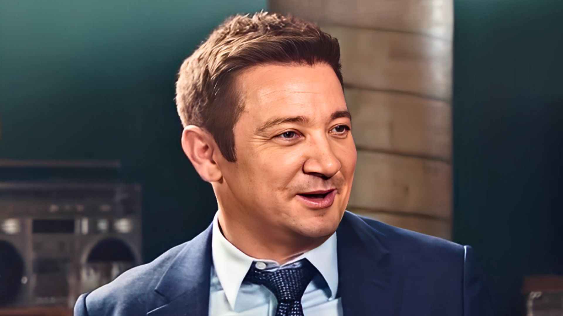 Jeremy Renner plays Mike McLusky on Mayor of Kingstown (Image via Instagram/@mayorofkingstown)