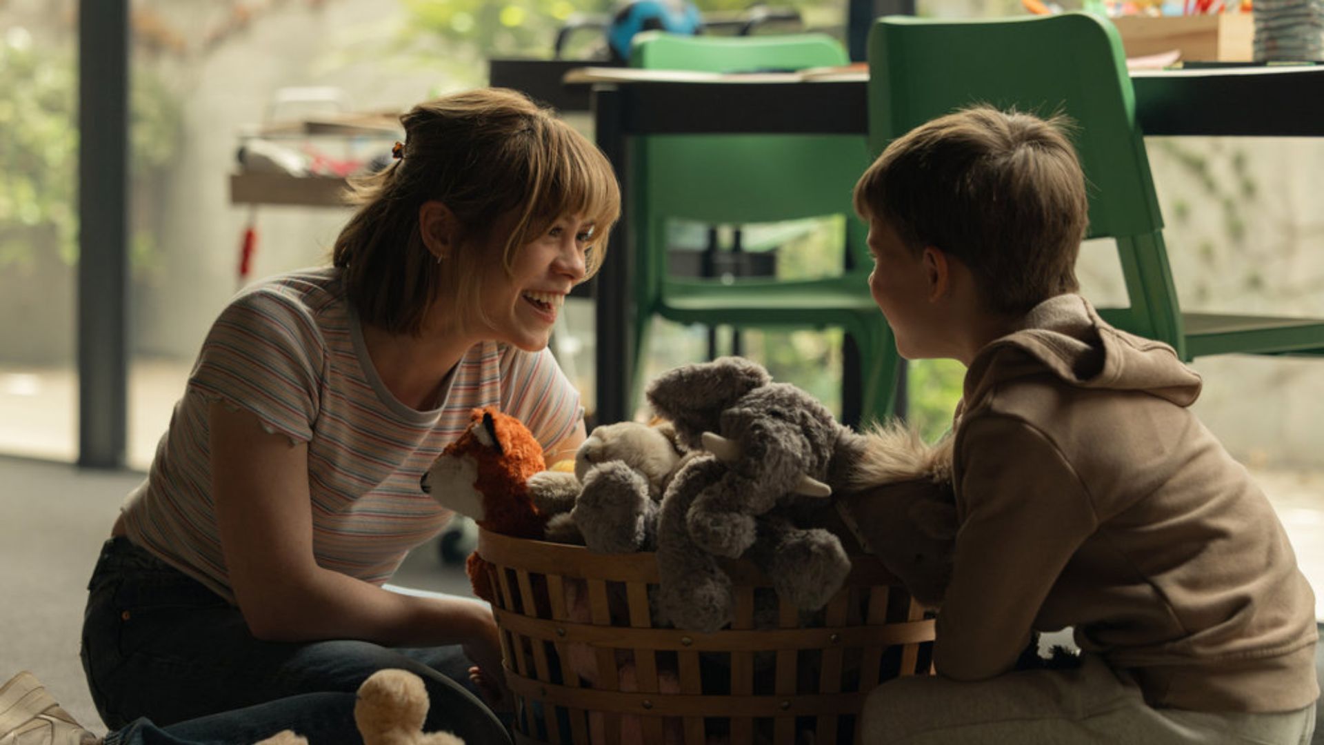 Carrie and Milo (Image via Peacock)