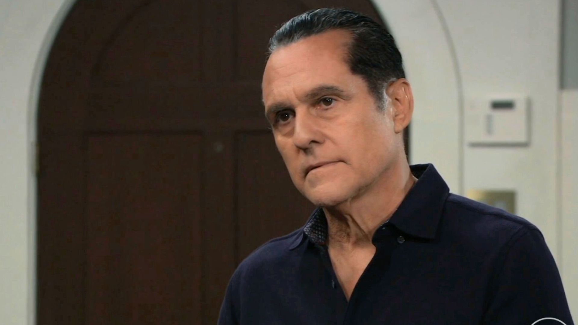 Sonny listens to Sidwell | Image: ABC