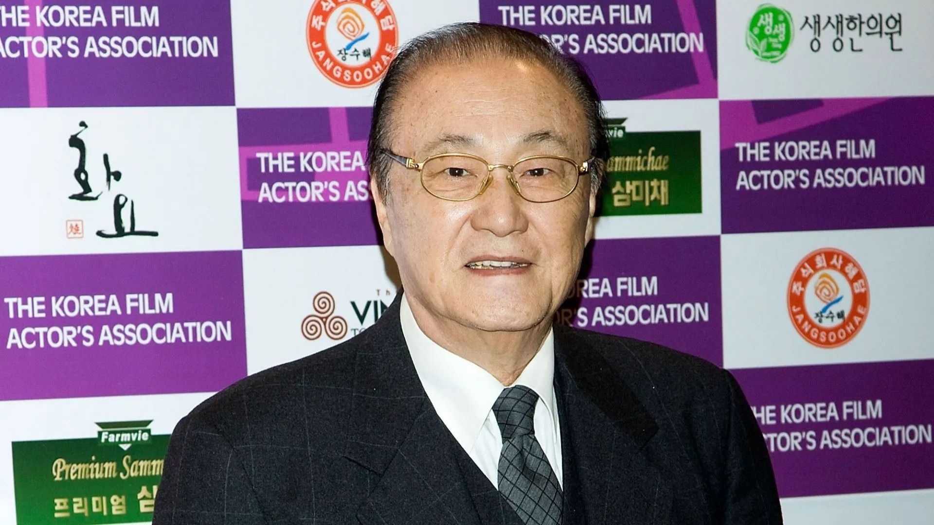 Yoon Il-bong dies at 91. (Image via Getty)