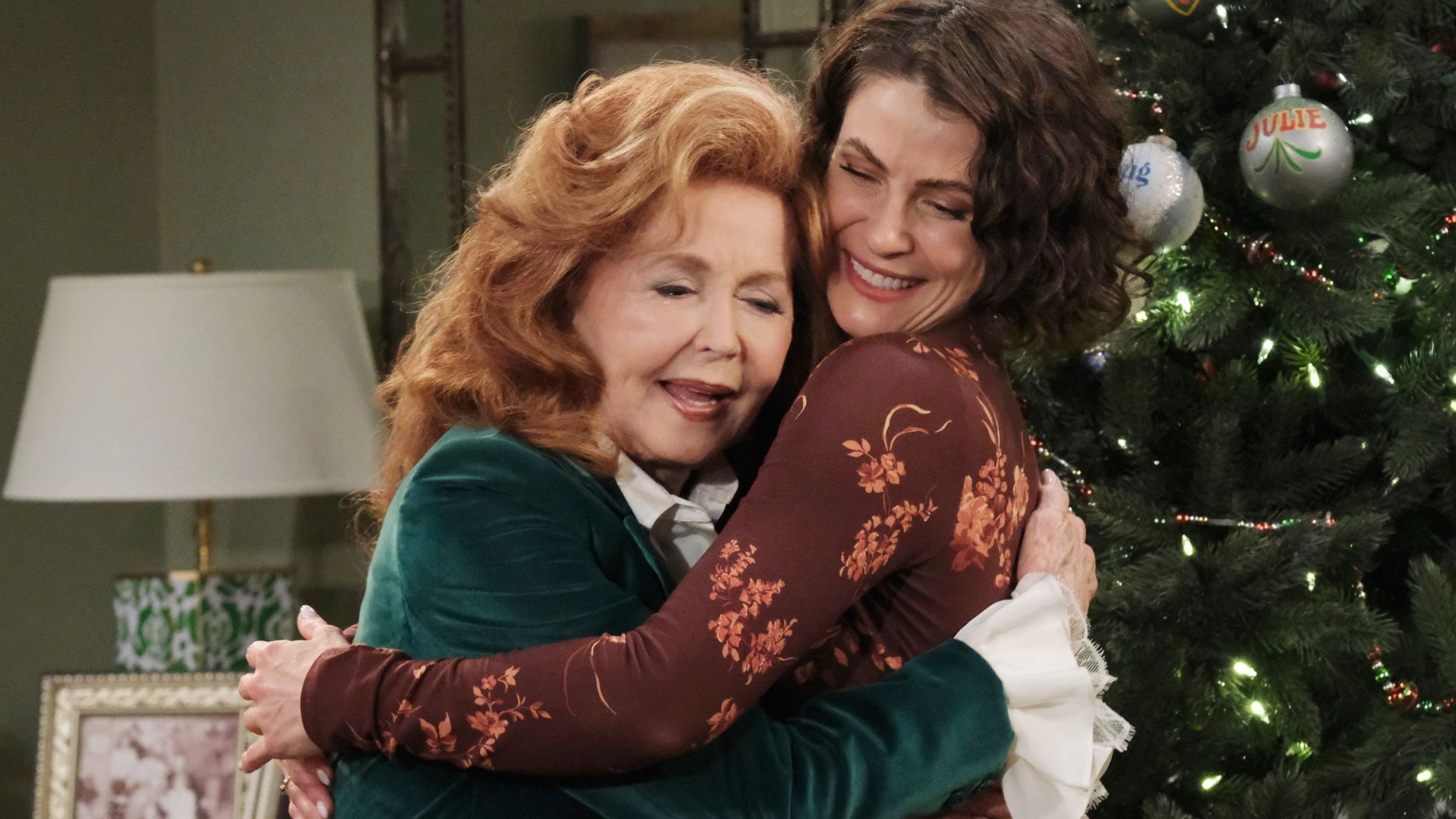 Maggie and Sarah hang ornaments on Days of our Lives | Image: JPI