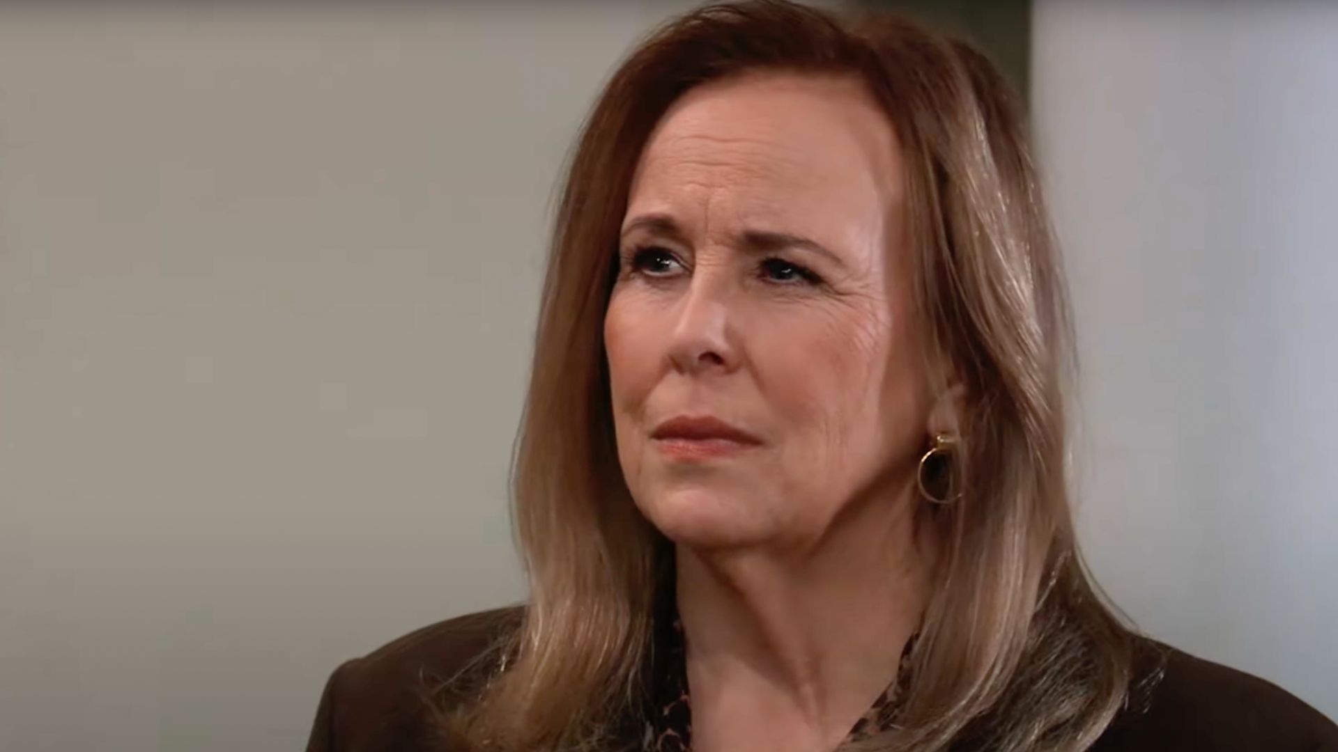 General Hospital's Laura gets new orders from Sidwell | Image: ABC